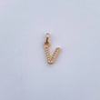 Dije Letra V 0.65gr / 1.5cm / Circones Blancos Oro Amarillo 18K $