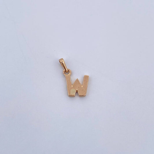 Dije Letra W 0.7gr / 1.4cm / Liso Oro Amarillo 18K $