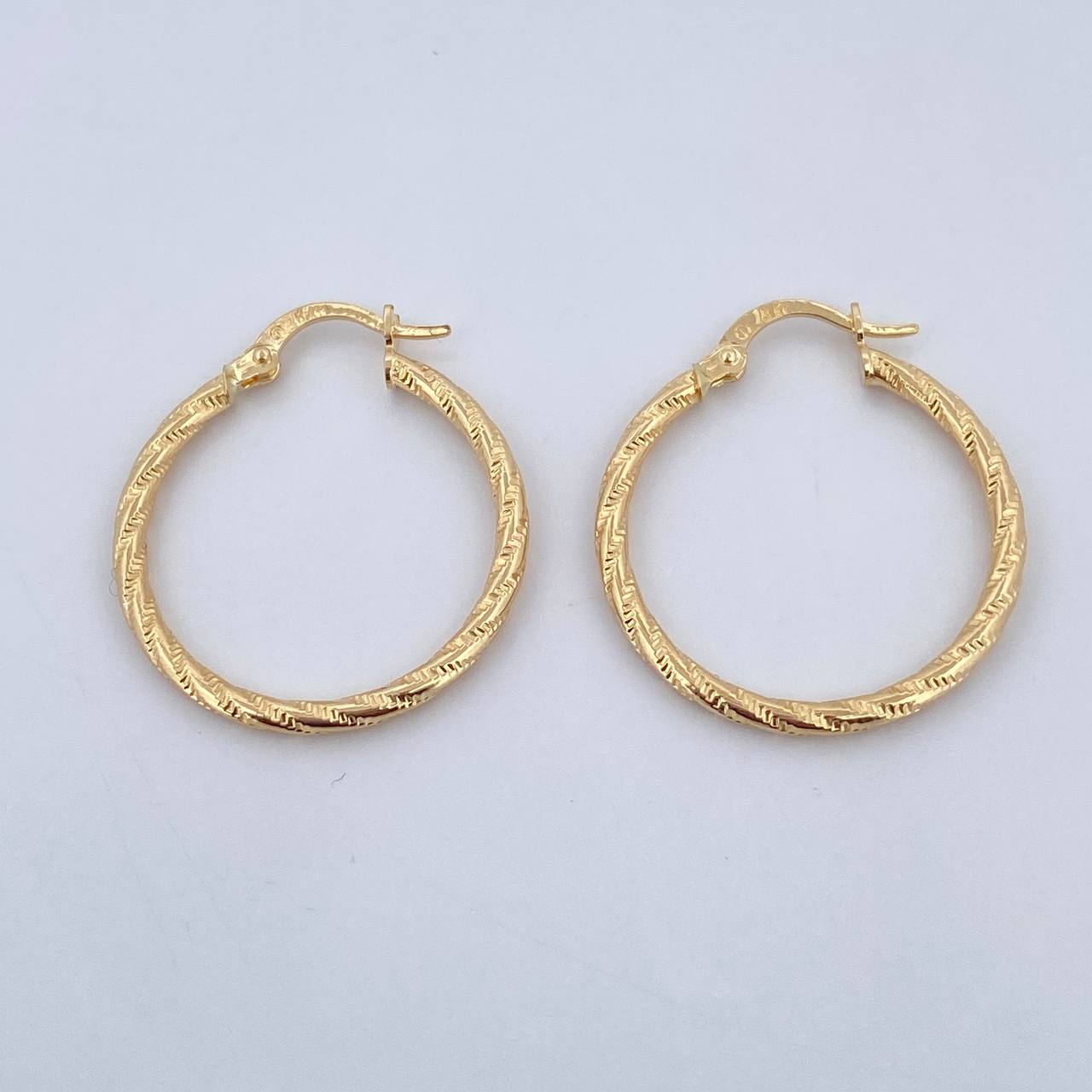 Candongas Sami 1.75gr / 2.8cm / Punteadas Oro Amarillo 18K $