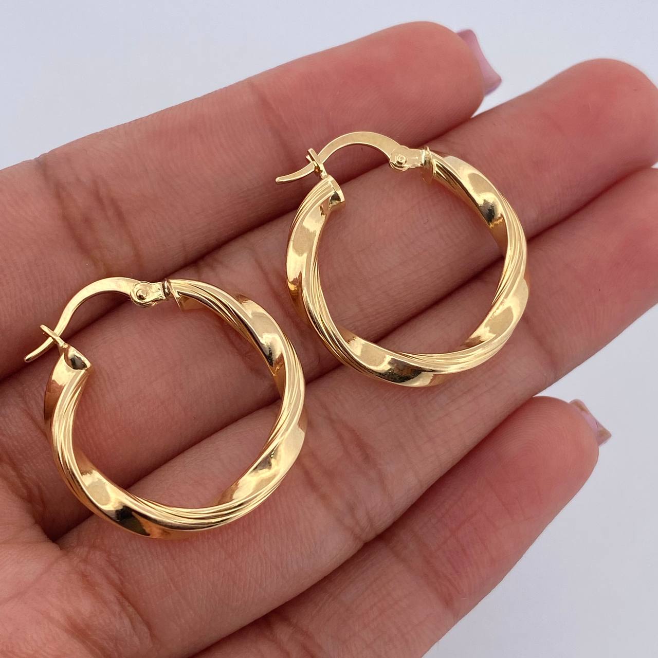 Candongas Mai 2.6gr / 2.5cm / Rayadas Oro Amarillo 18K $