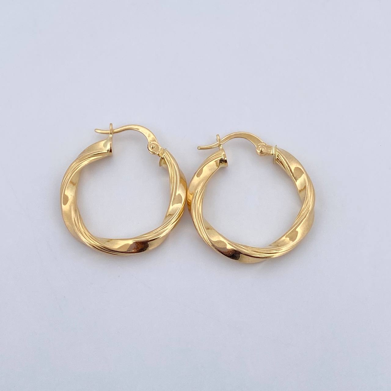 Candongas Mai 2.6gr / 2.5cm / Rayadas Oro Amarillo 18K $
