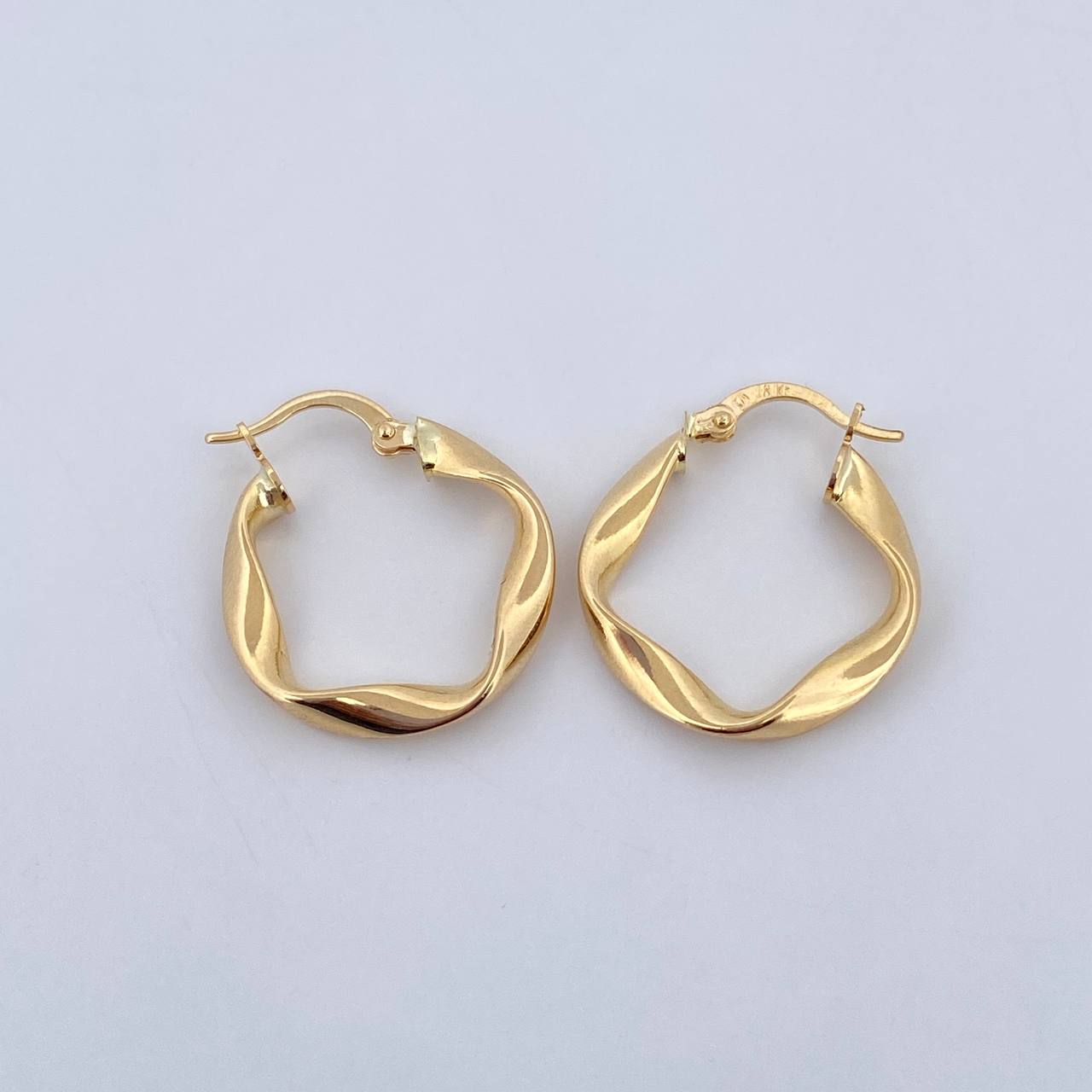 Candongas Bella 2.5gr / 2.5cm / Entorchadas Oro Amarillo 18K $