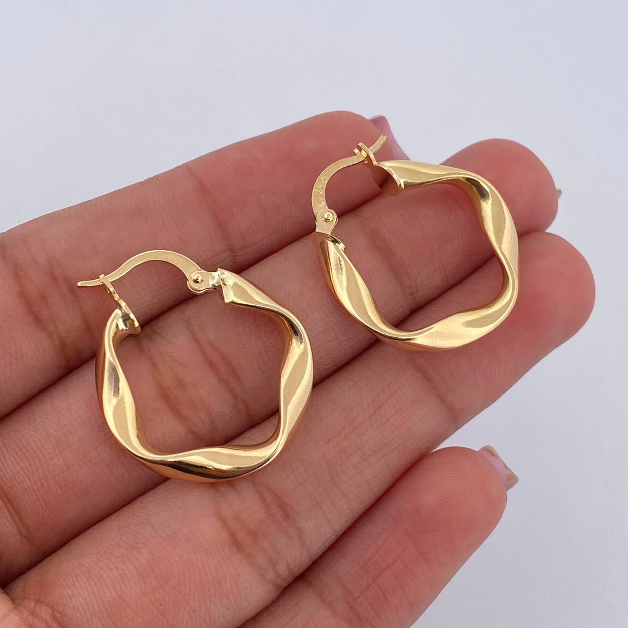 Candongas Bella 2.5gr / 2.5cm / Entorchadas Oro Amarillo 18K $