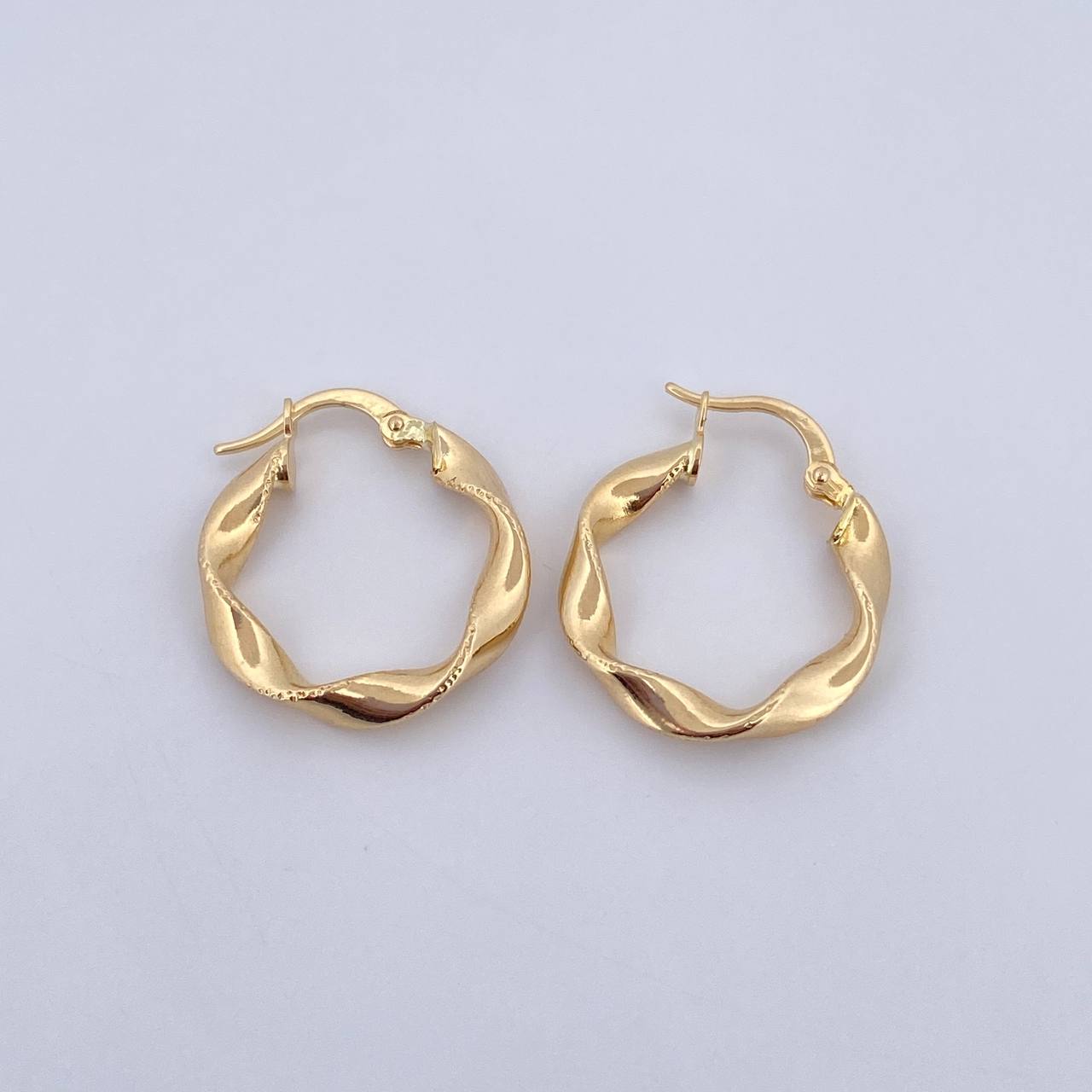 Candongas Nilo 2.5gr / 2.4cm / Espiral Punteadas Oro Amarillo 18K $
