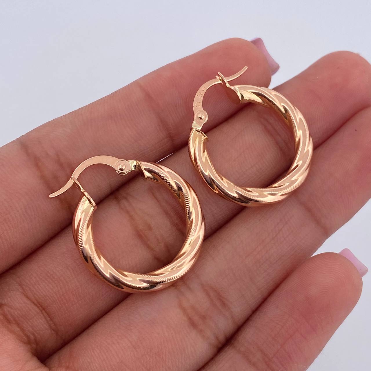 Candongas Anny 2.45gr / 2.3cm / Punteadas Oro Rosa 18K $