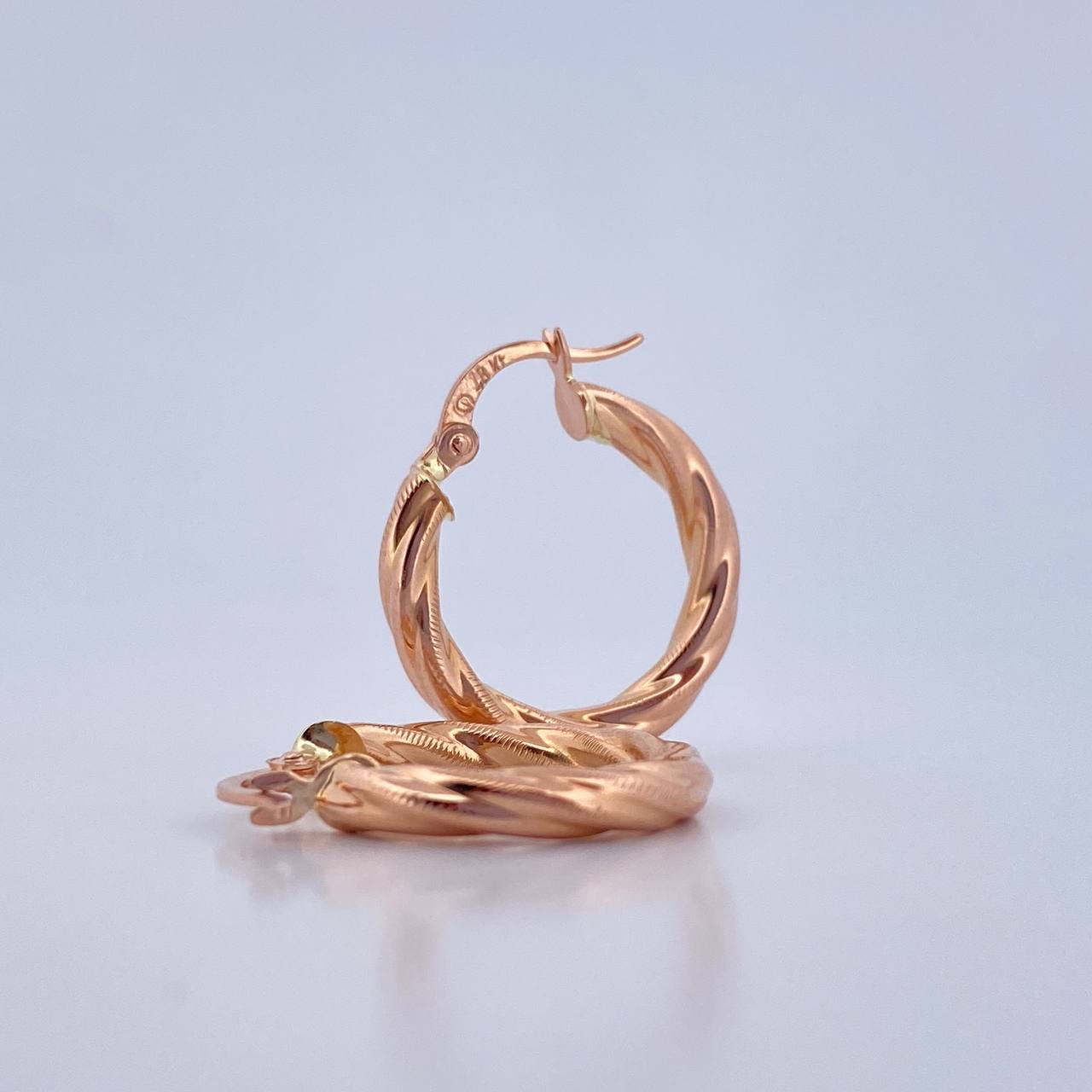 Candongas Anny 2.45gr / 2.3cm / Punteadas Oro Rosa 18K $