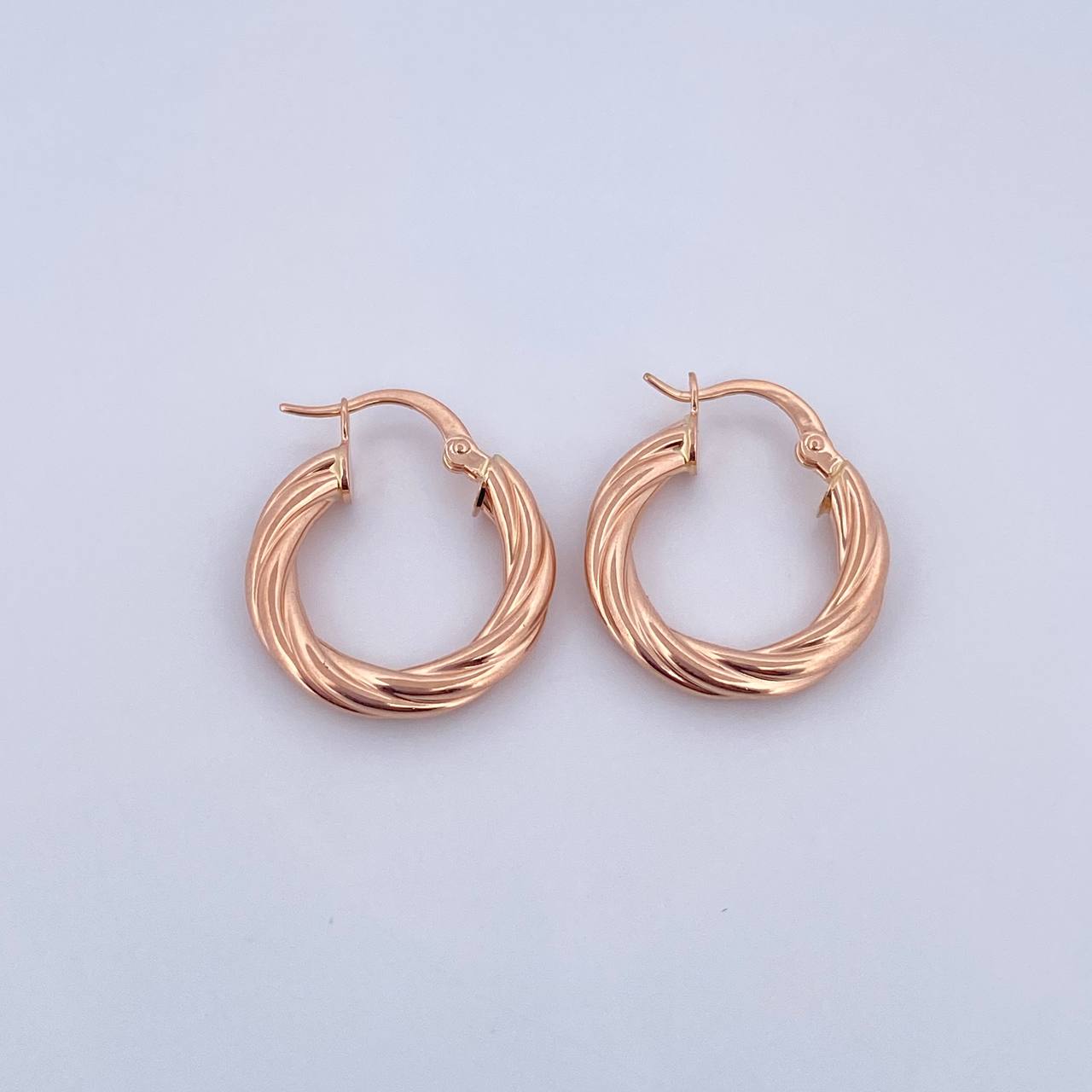 Candongas Emmi 2.4gr / 2.2cm / Entorchadas Oro Rosa 18K $