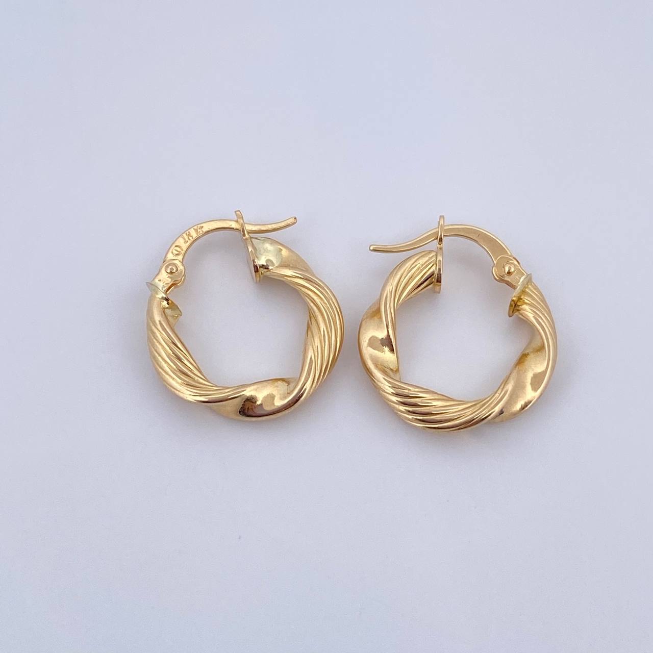 Candongas Valen 2.05gr / 1.9cm / Rayadas Oro Amarillo 18K $