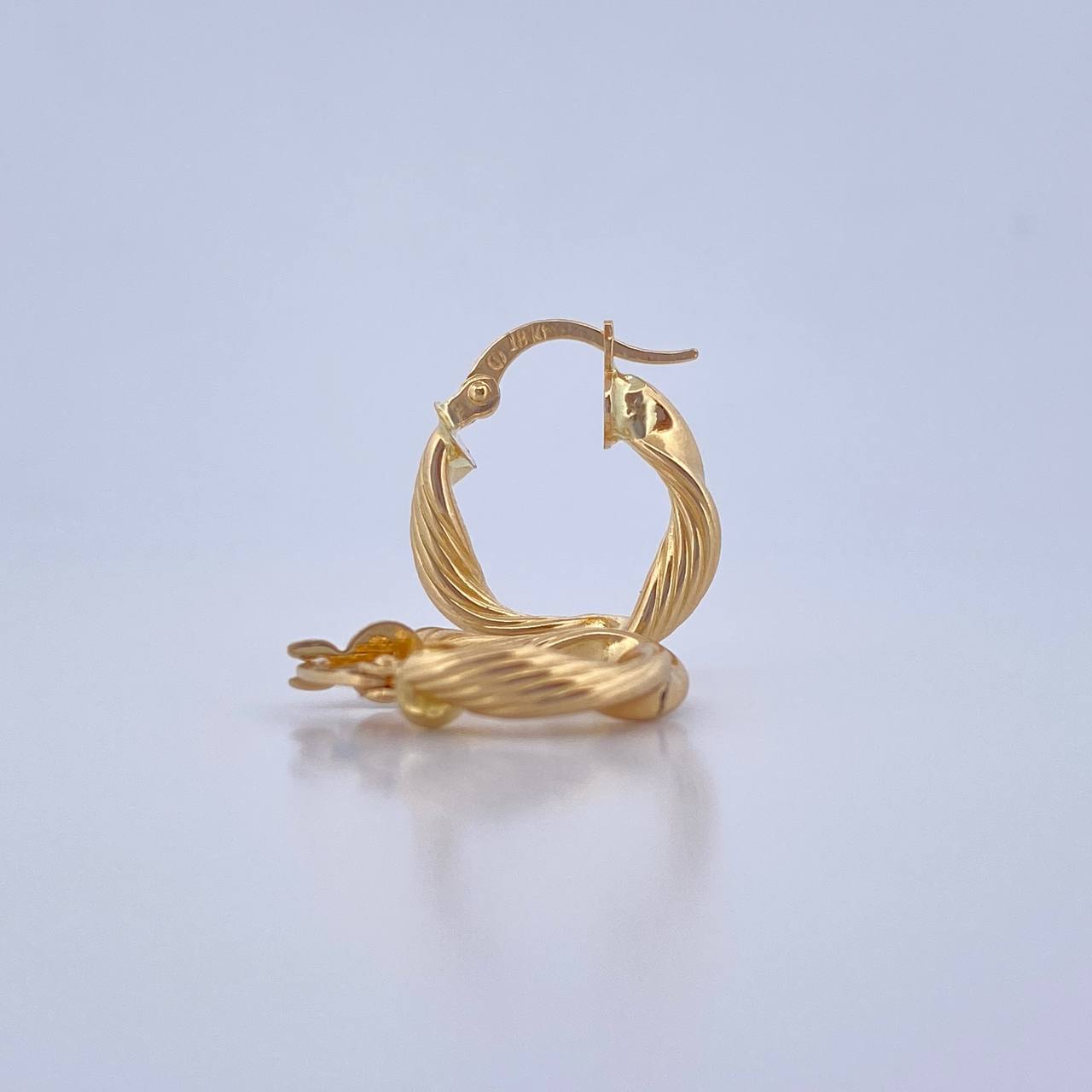 Candongas Valen 2.05gr / 1.9cm / Rayadas Oro Amarillo 18K $