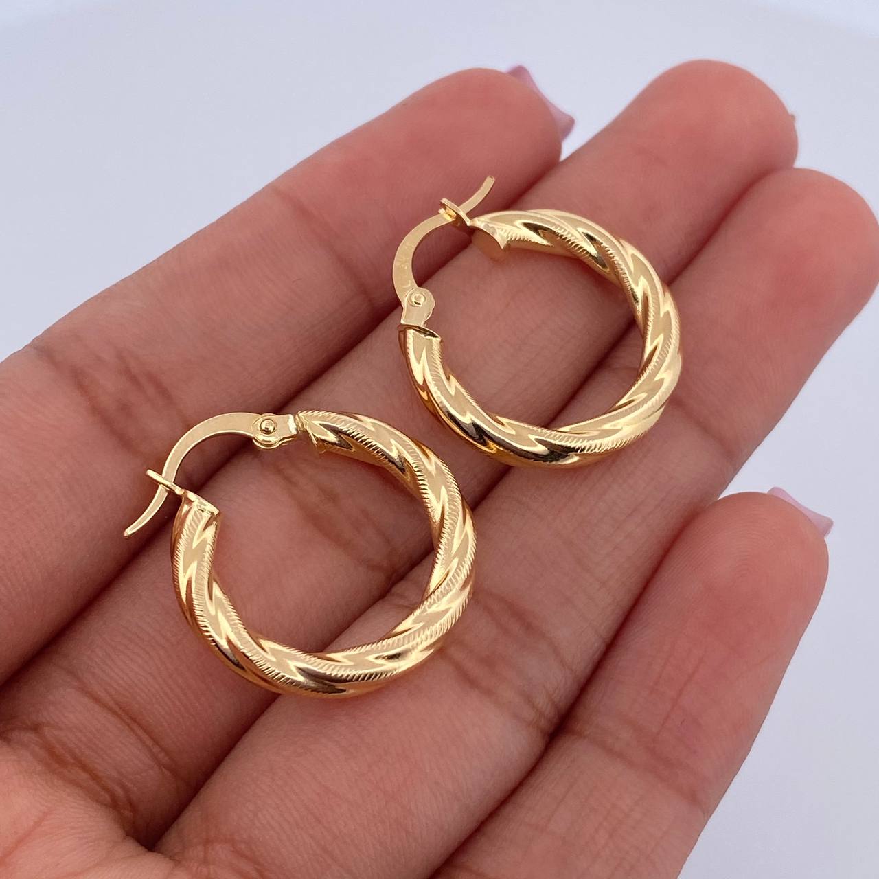 Candongas Mafe 2.35gr / 2.3cm / Entorchadas Oro Amarillo 18K $