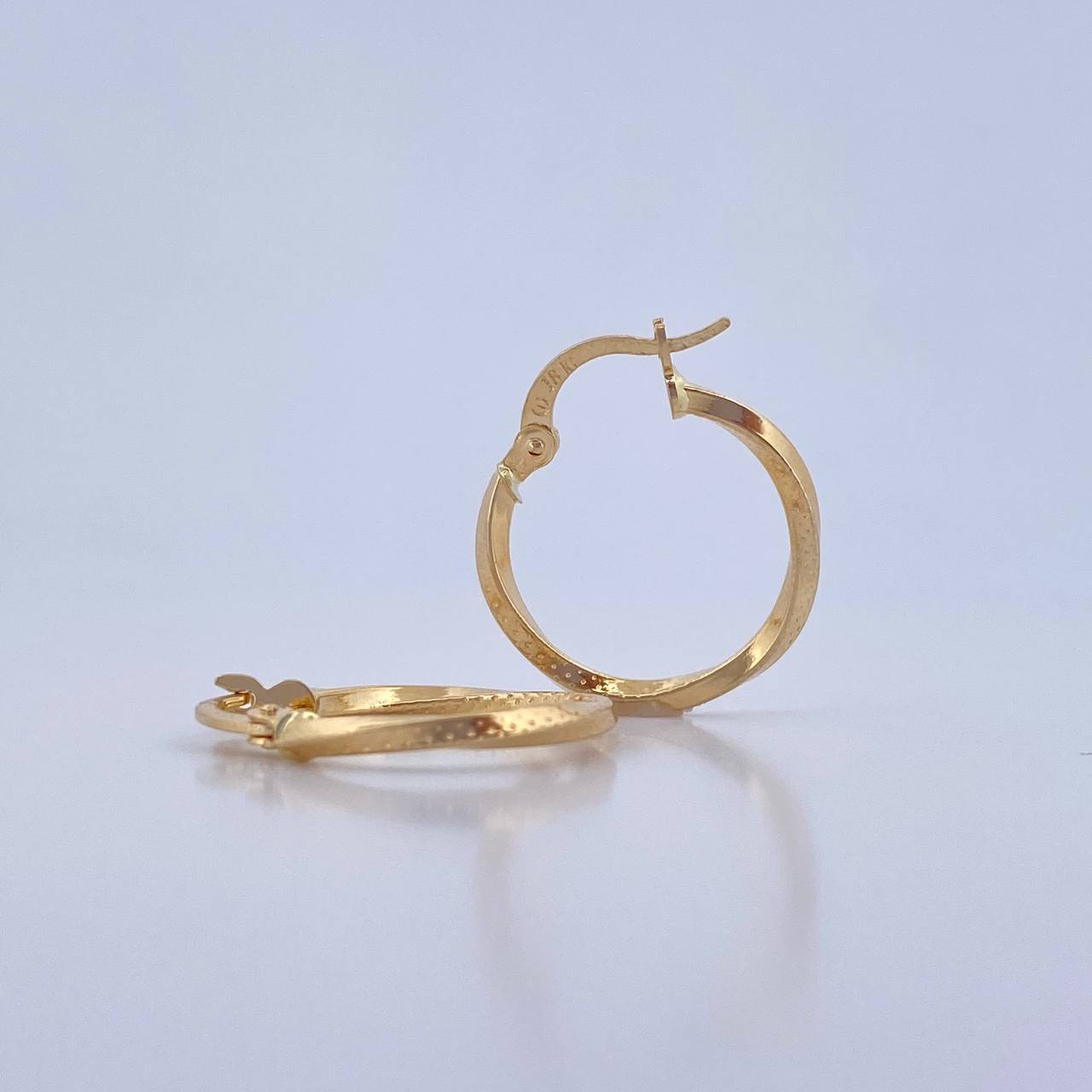 Candongas Eve 1.2gr / 2.1cm / Punteadas Oro Amarillo 18K $