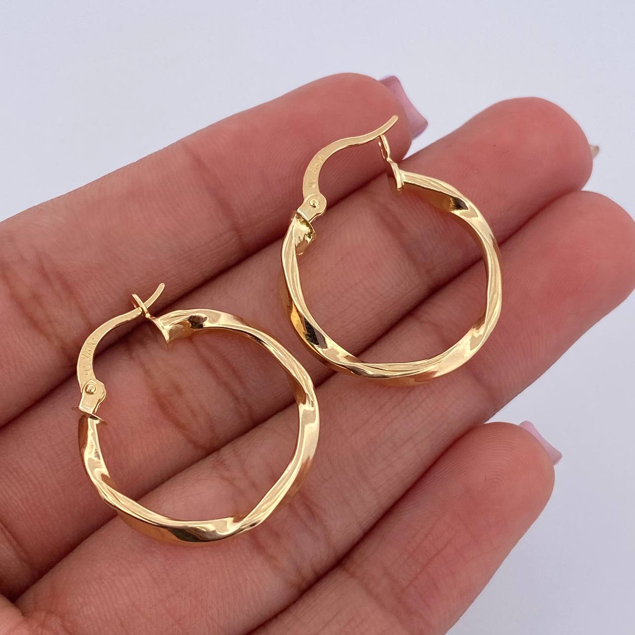 Candongas Milu 2.1gr / 2.4cm / Entorchadas Planas Oro Amarillo 18K $