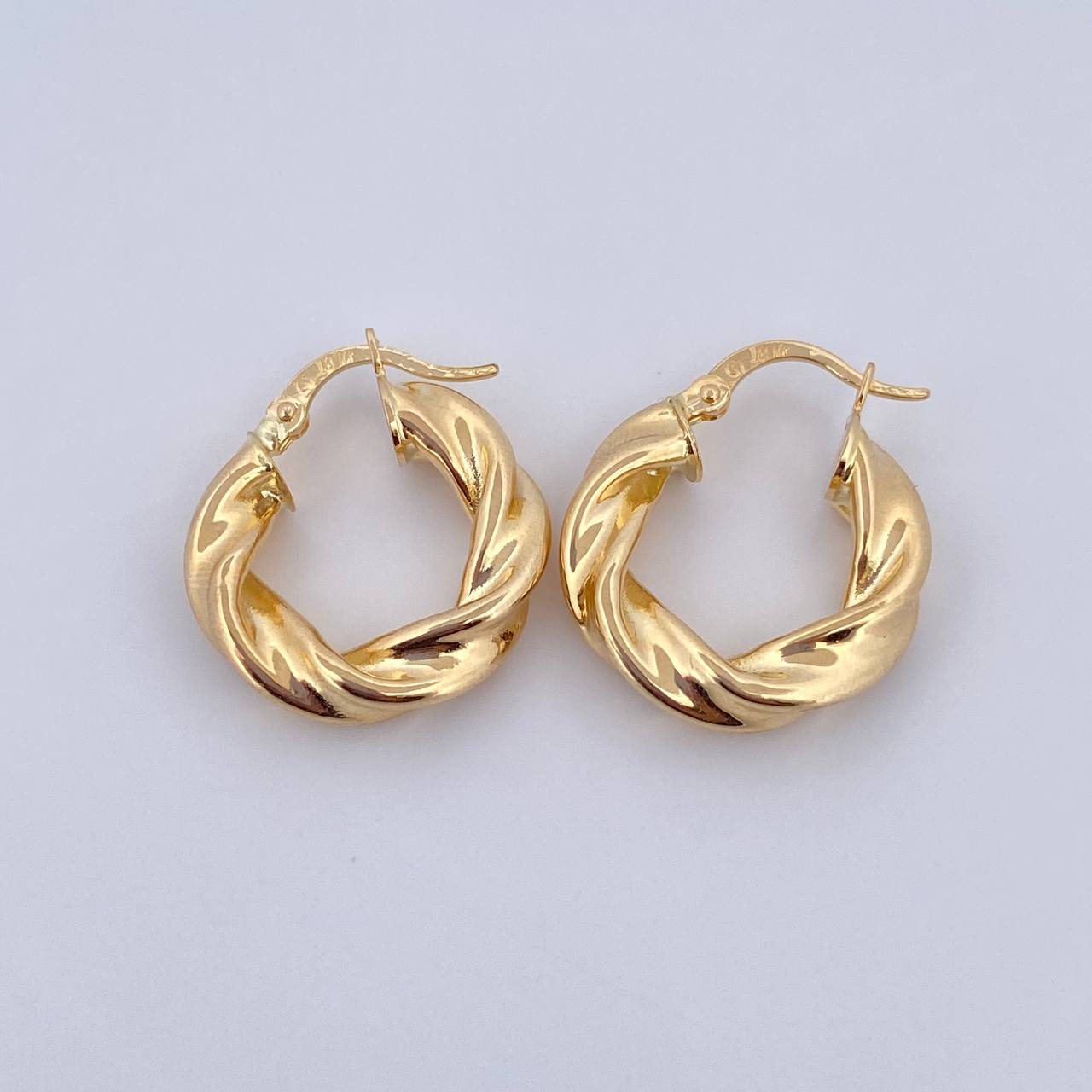 Candongas Cece 3.45gr / 2.2cm / Entorchadas Oro Amarillo 18K $