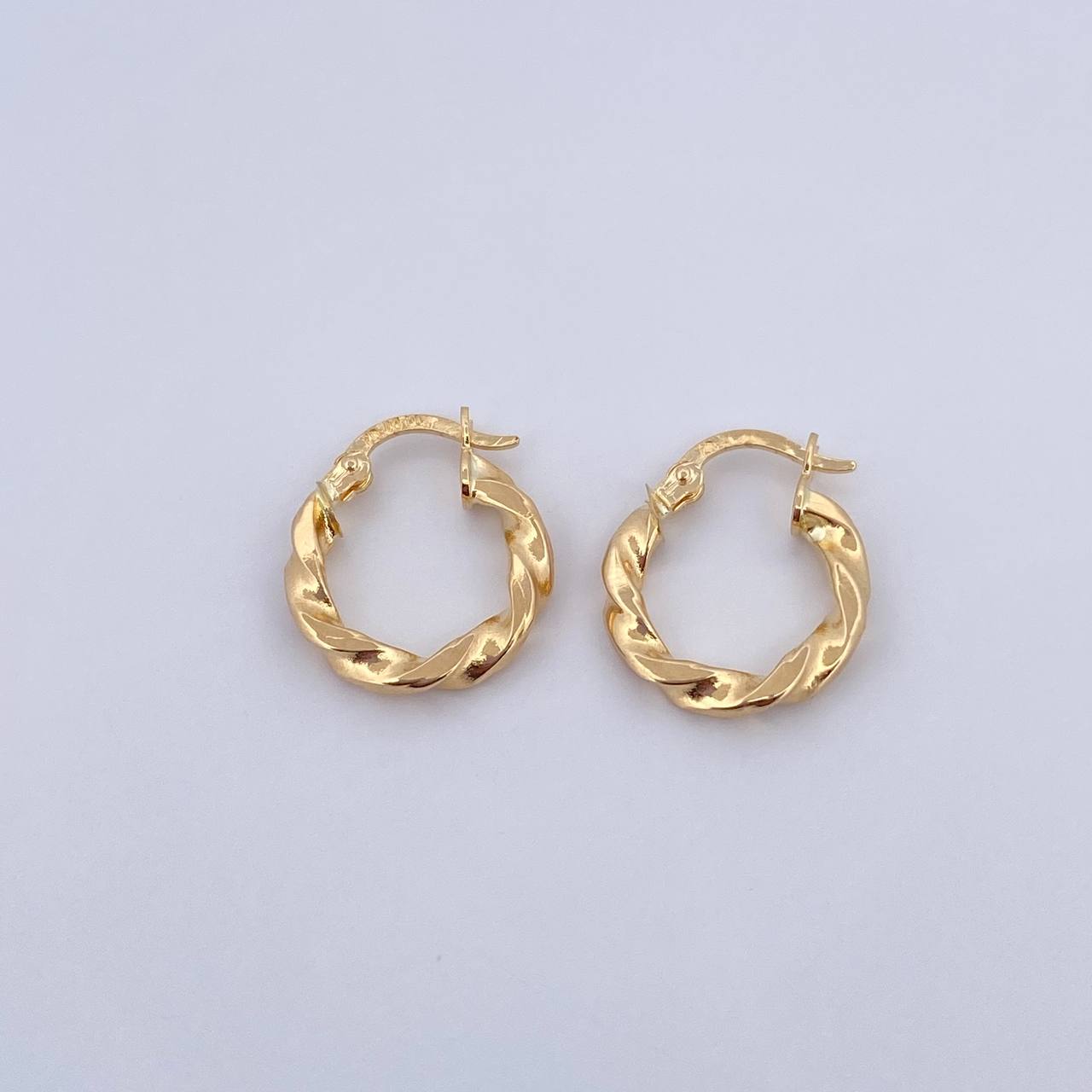 Candongas Milu 1.6gr / 1.8cm / Entorchadas Planas Oro Amarillo 18K $