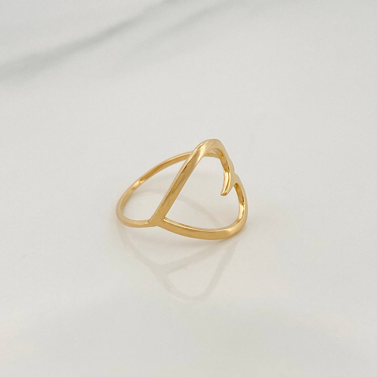 Anillo Corazon 1.35 g / T4 3/4 Oro Amarillo 18K