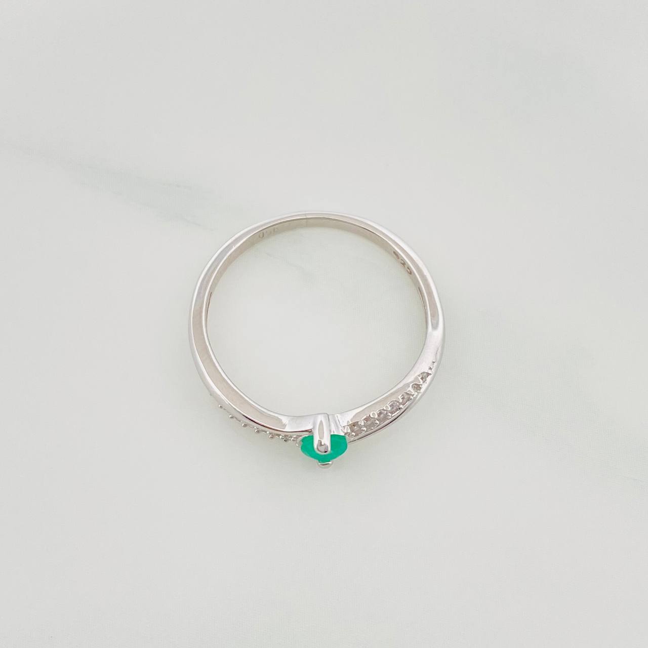 Anillo Solitario Churumbela Esmeralda 19 Pts 1.25 g / T5 3/4 Plata 925