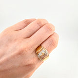 Anillo Escudo Cruz 7.75gr / T10 1/4 / Tres Oros 18K