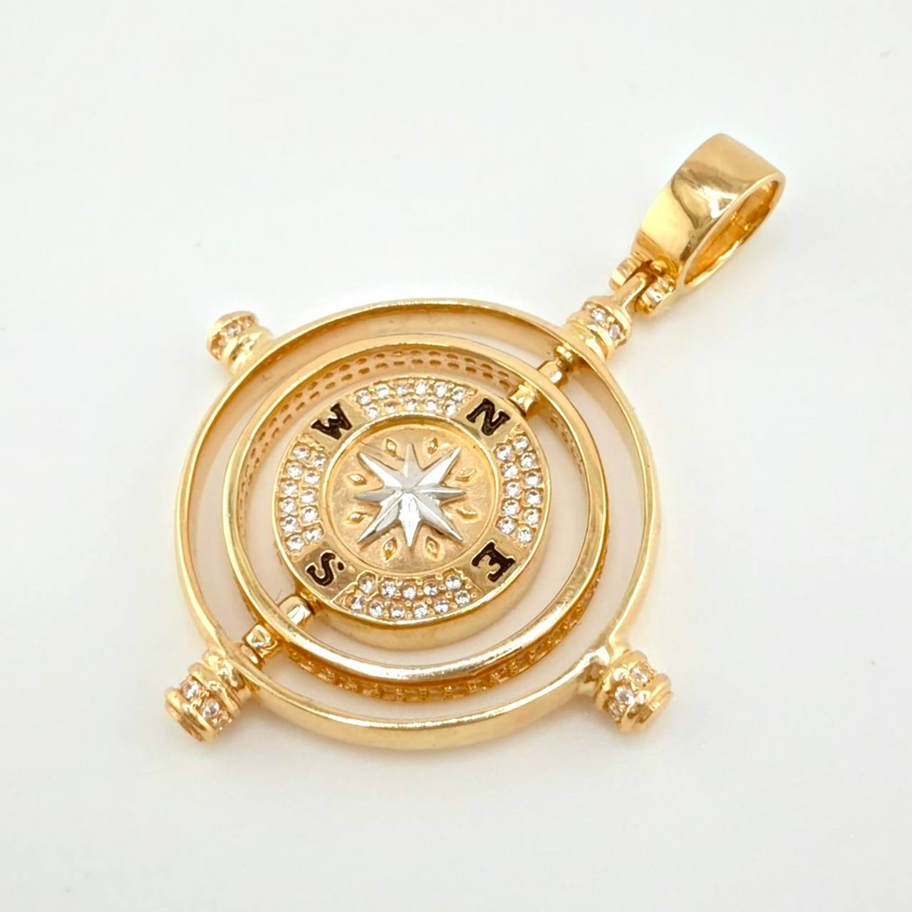 Dije Brujula Movil 16.65gr / 5cm / Dos Oros Amarillo Blanco 18K