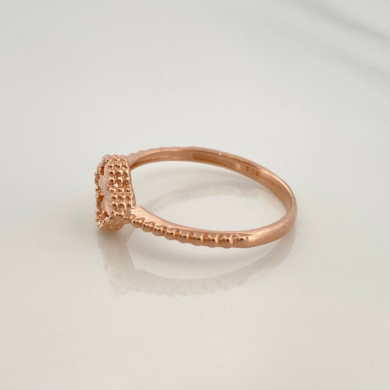 Anillo Trebol 2.35gr / T6 1/4 / Oro Rosa 18K %