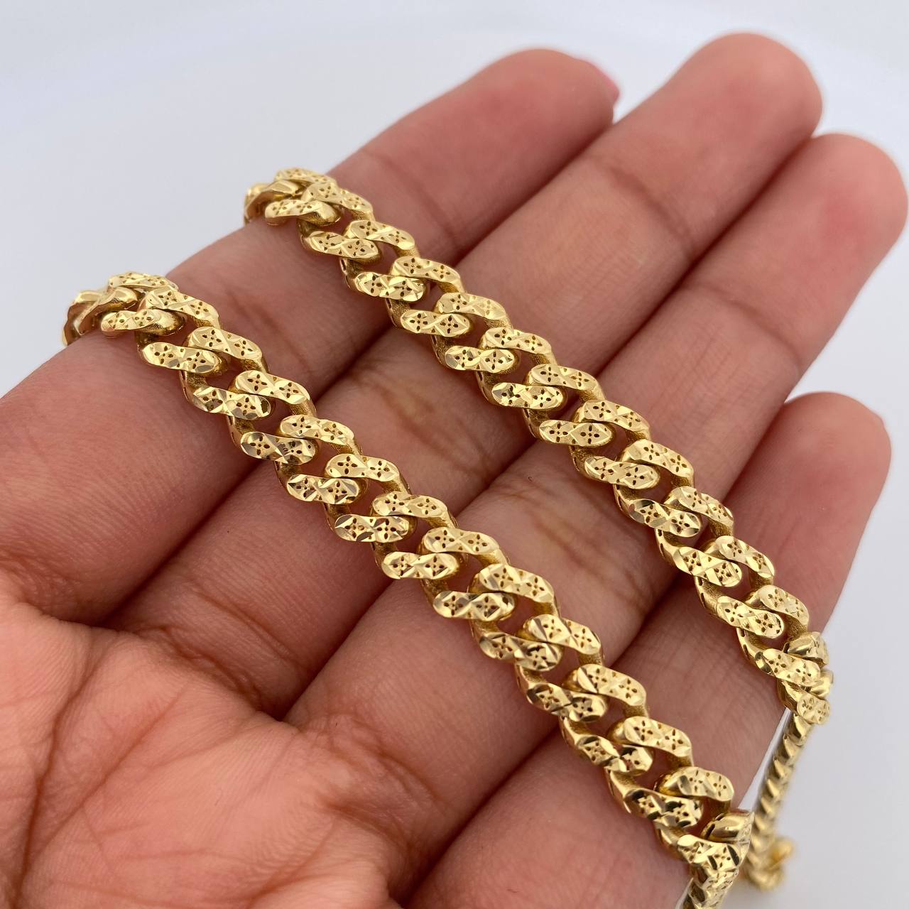 Cadena Cubana Infinito 24.15gr / 60.5cm / Oro Amarillo +4 18K $