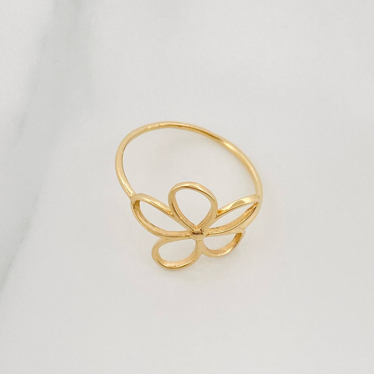 Anillo Flor 1.55 g / T8 1/2 Oro Amarillo 18K