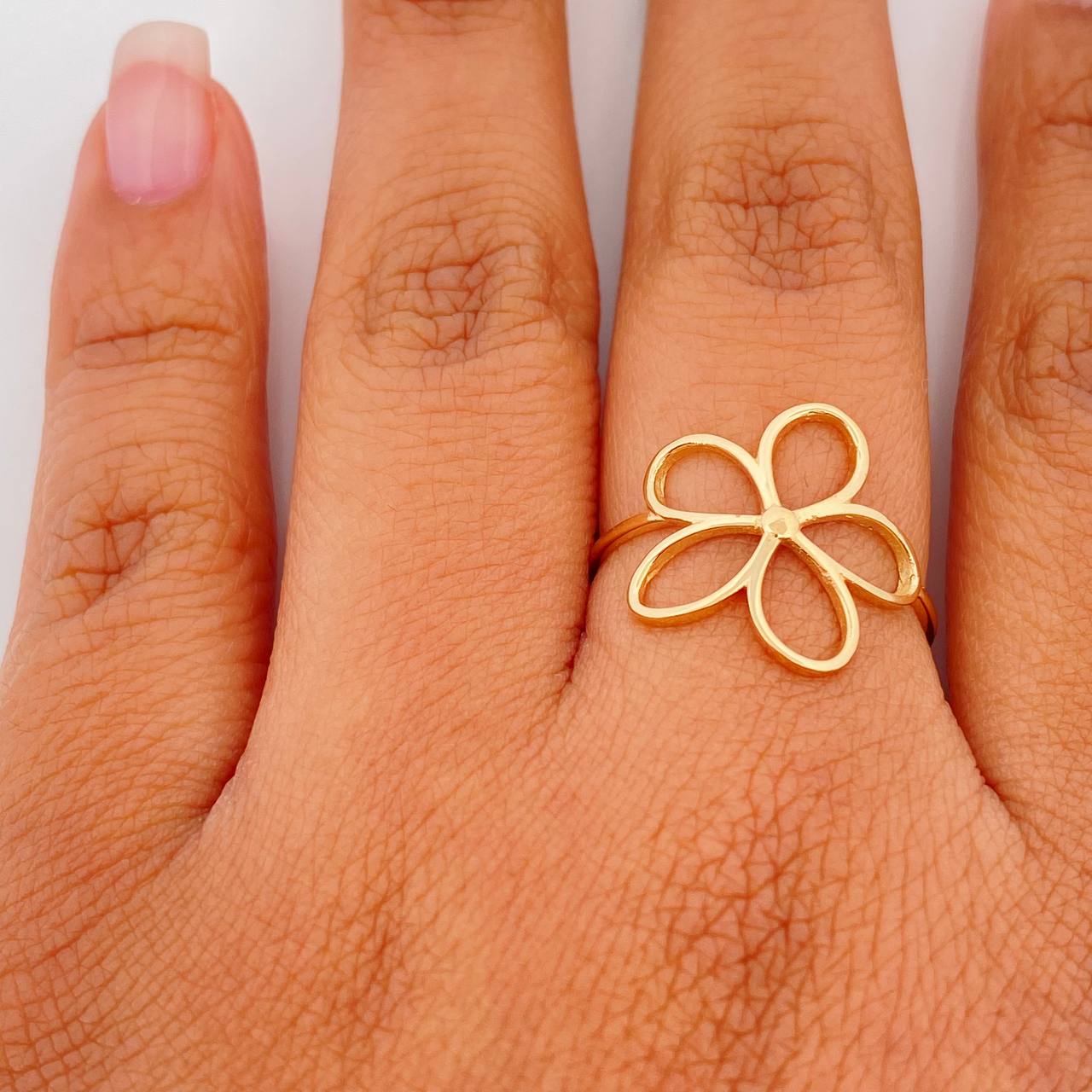 Anillo Flor 1.5g / T5 3/4 Oro Amarillo 18K