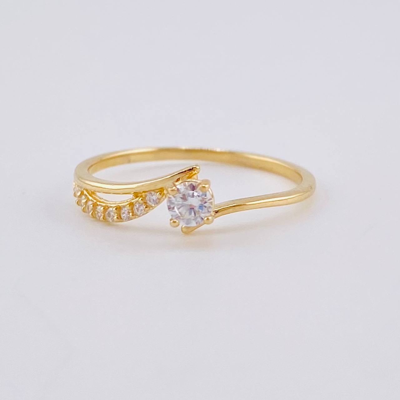 Anillo Solitario Brazo Pave 1.1g / T5 Oro Amarillo 18K