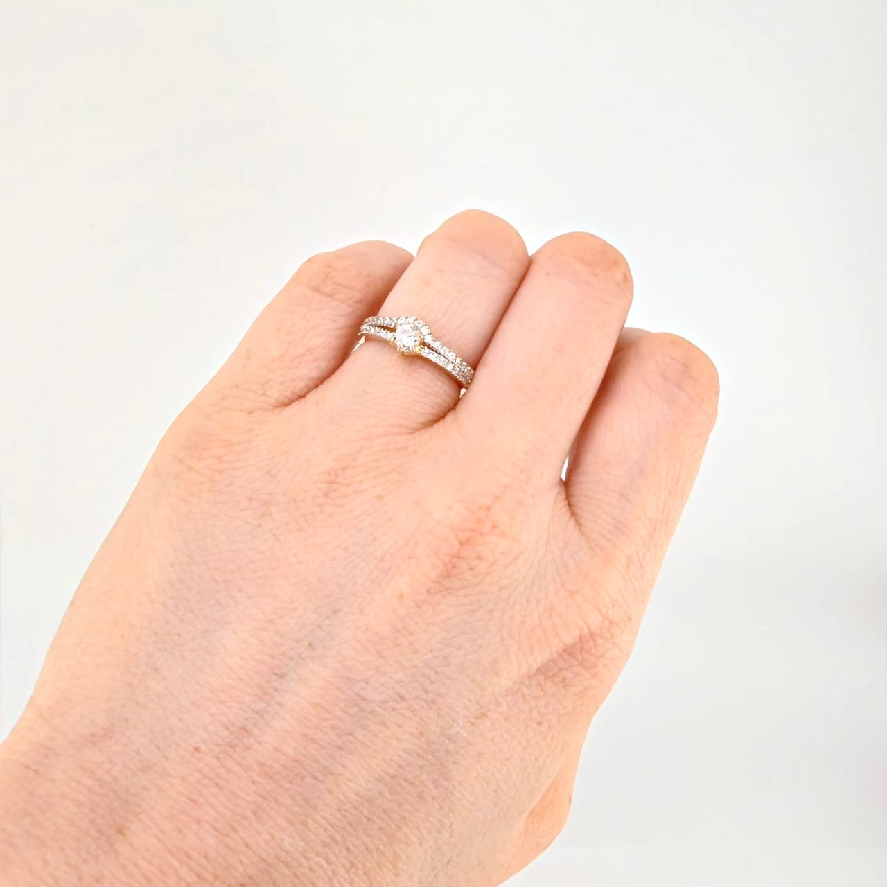 Anillo Solitario Doble Carril Curvo 3.4g / T7 Oro Amarillo 18K
