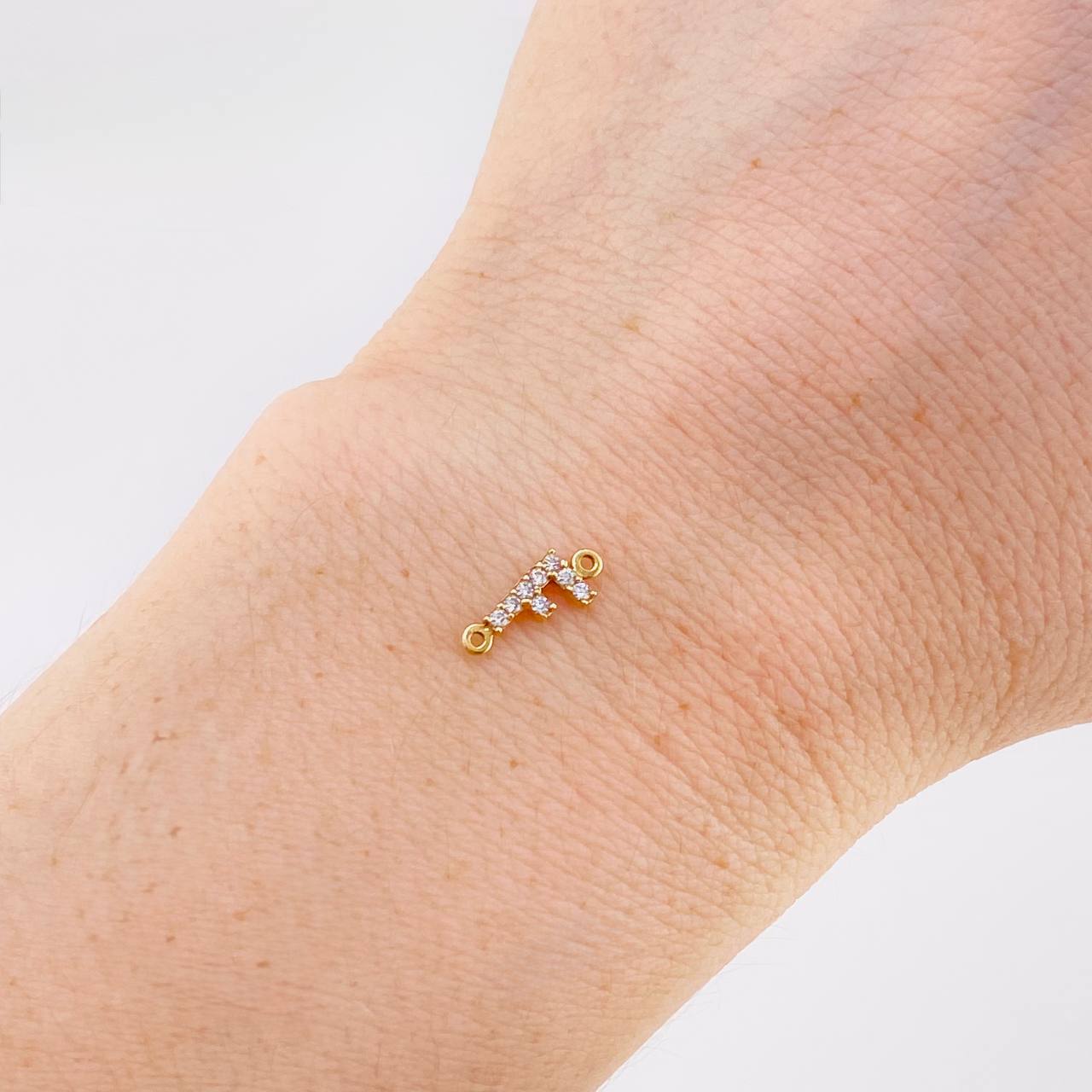 Herraje Letra F Tupida 0.35g / 1cm Oro Amarillo 18K