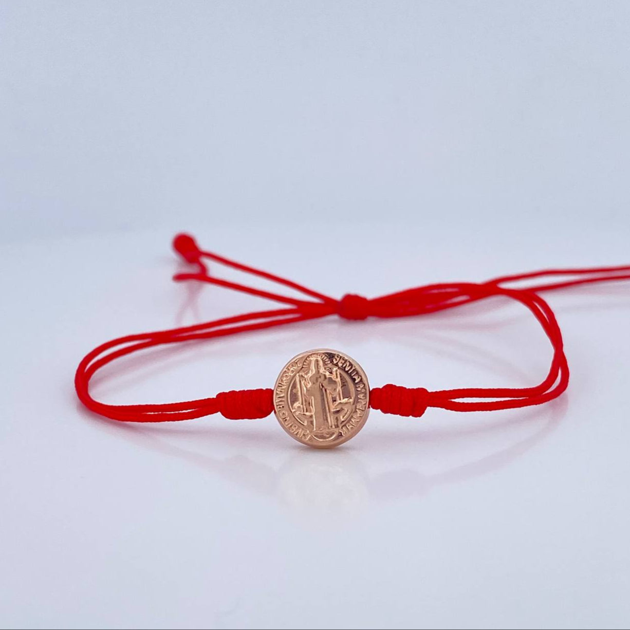 Pulsera Tejida Roja San Benito 0.55gr / Oro Rosa 18K &