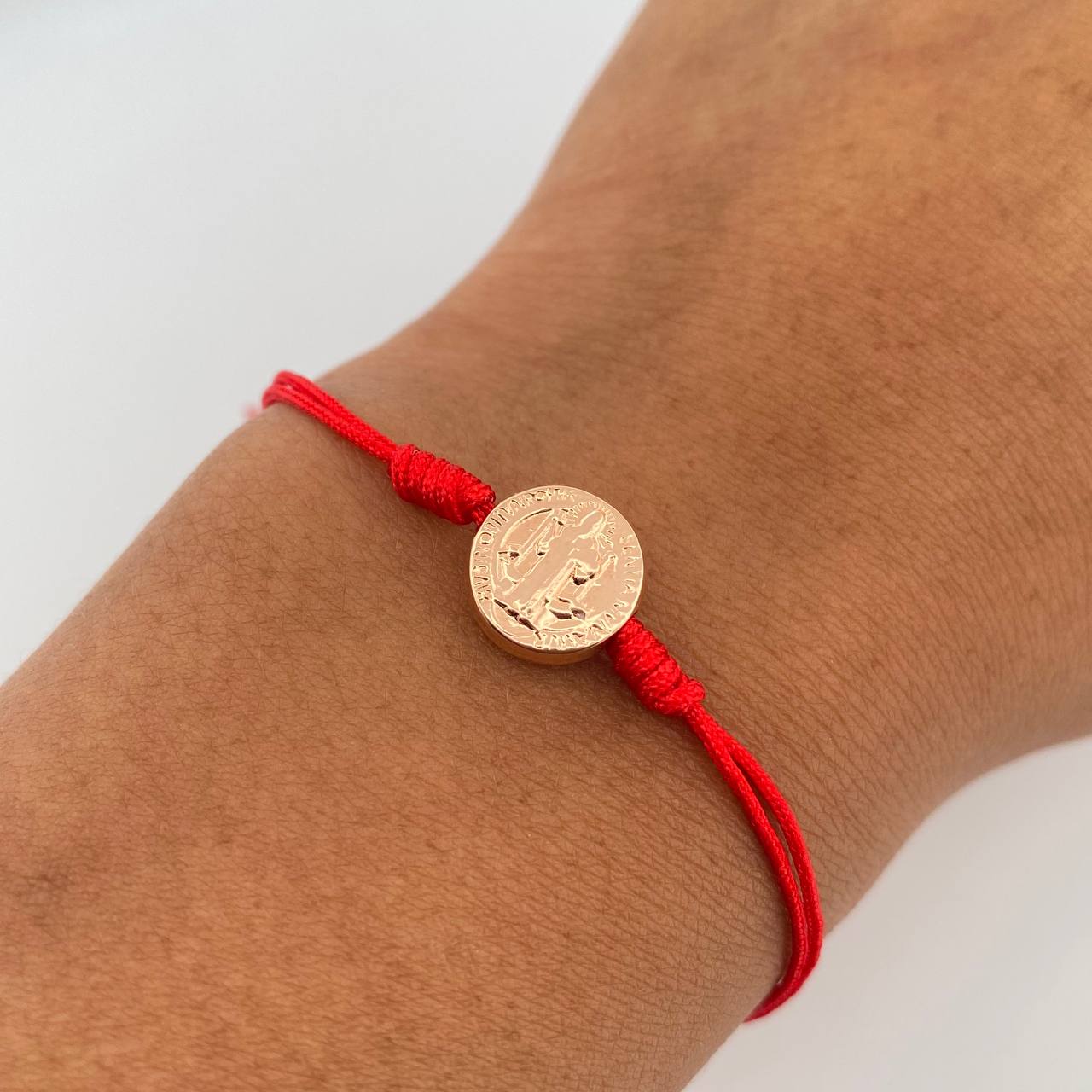 Pulsera Tejida Roja San Benito 0.55gr / Oro Rosa 18K &