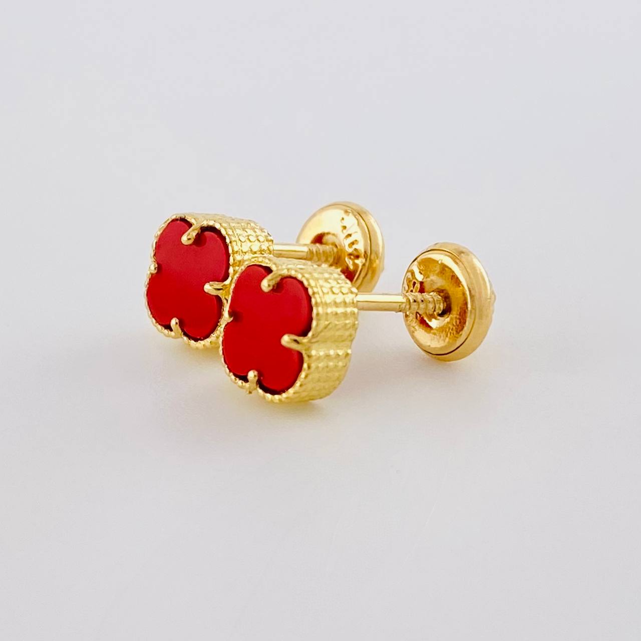 Topos Trébol Rojo 1.3 g / 6.3 mm Oro Amarillo 18K