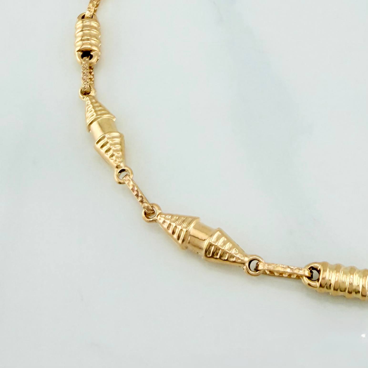 Pulso Rustico Dubai 3.75 g / 22 cm / 3.92 mm Oro Amarillo 18K