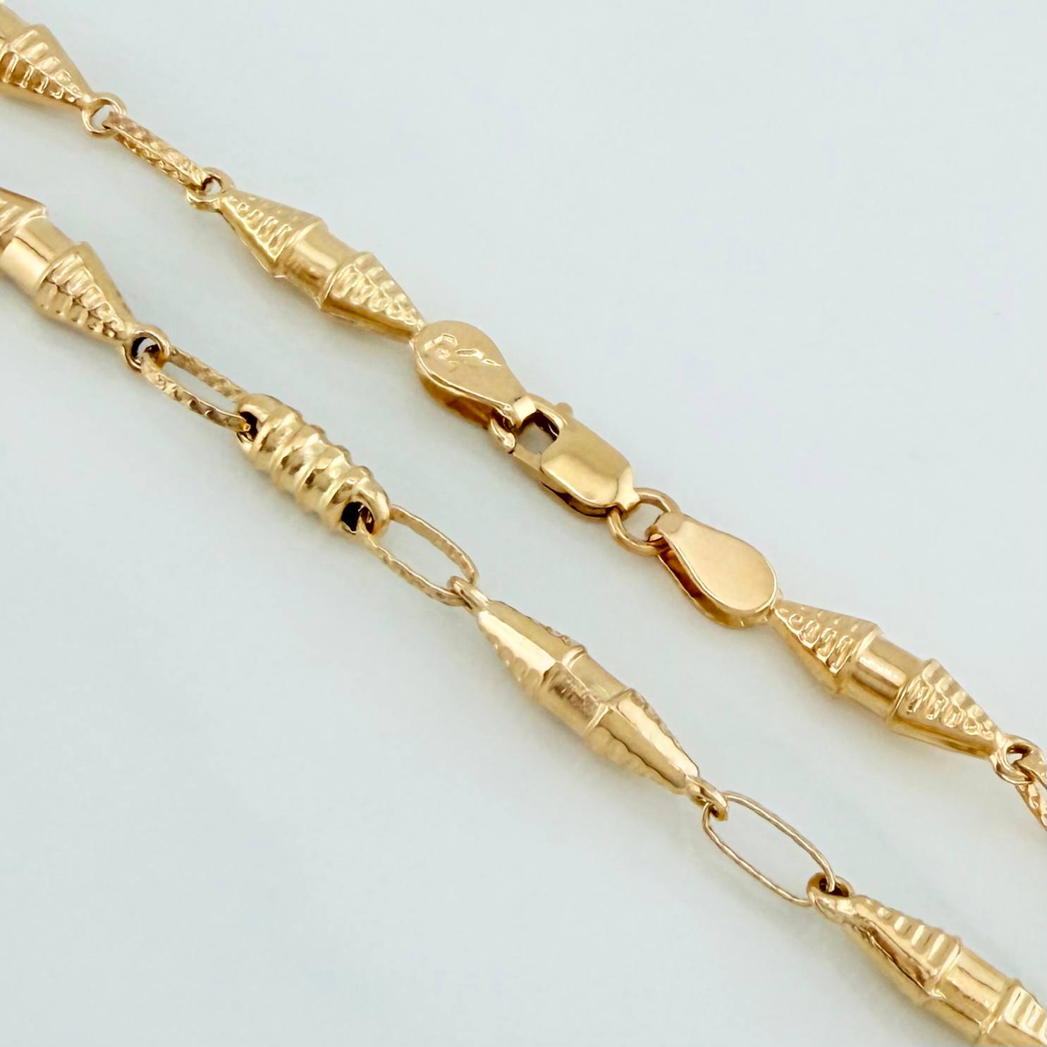 Pulso Rustico Dubai 3.75 g / 22 cm / 3.92 mm Oro Amarillo 18K