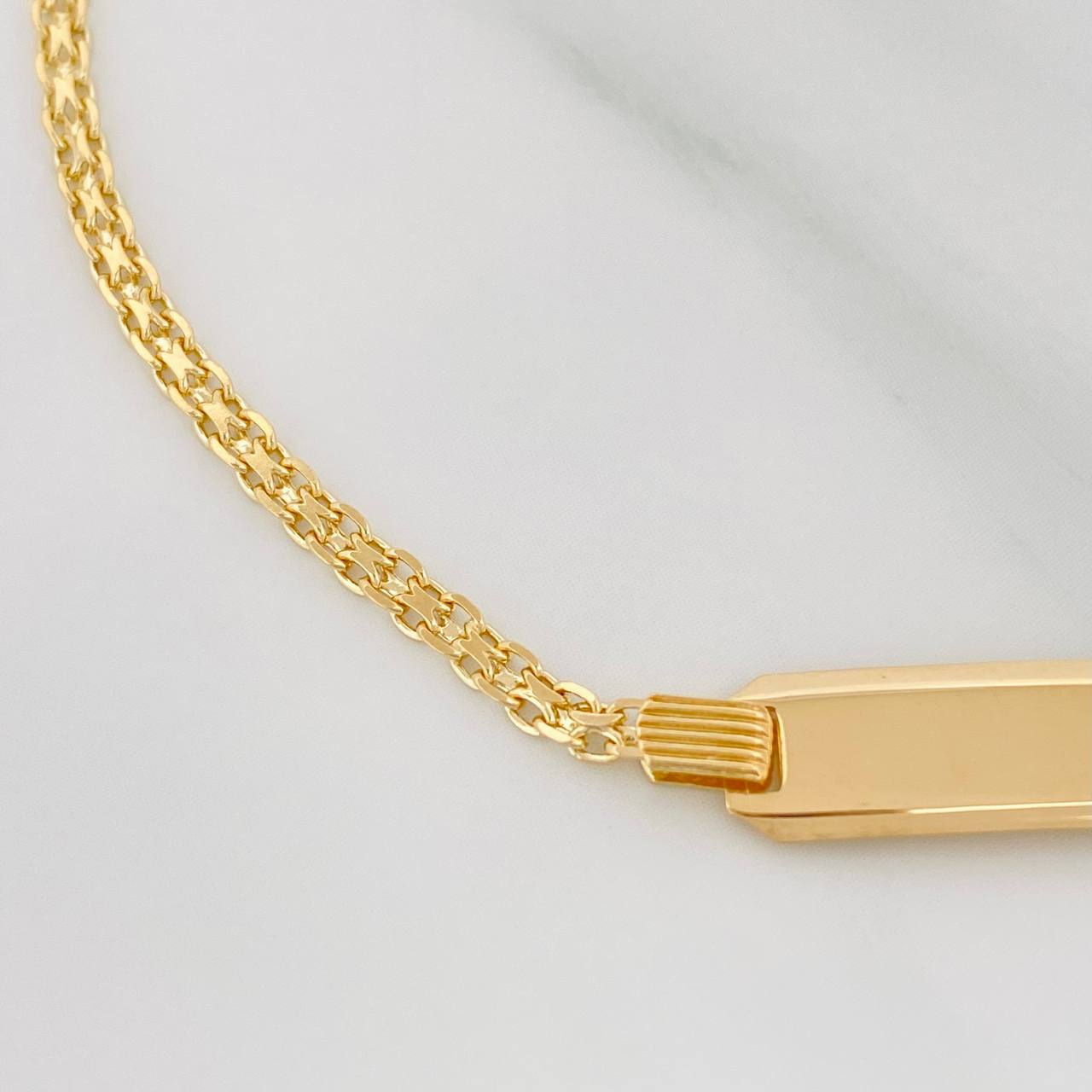 Pulso Placa Rectangular 3.35 g / 17 cm / 1.35 mm Oro Amarillo 18K