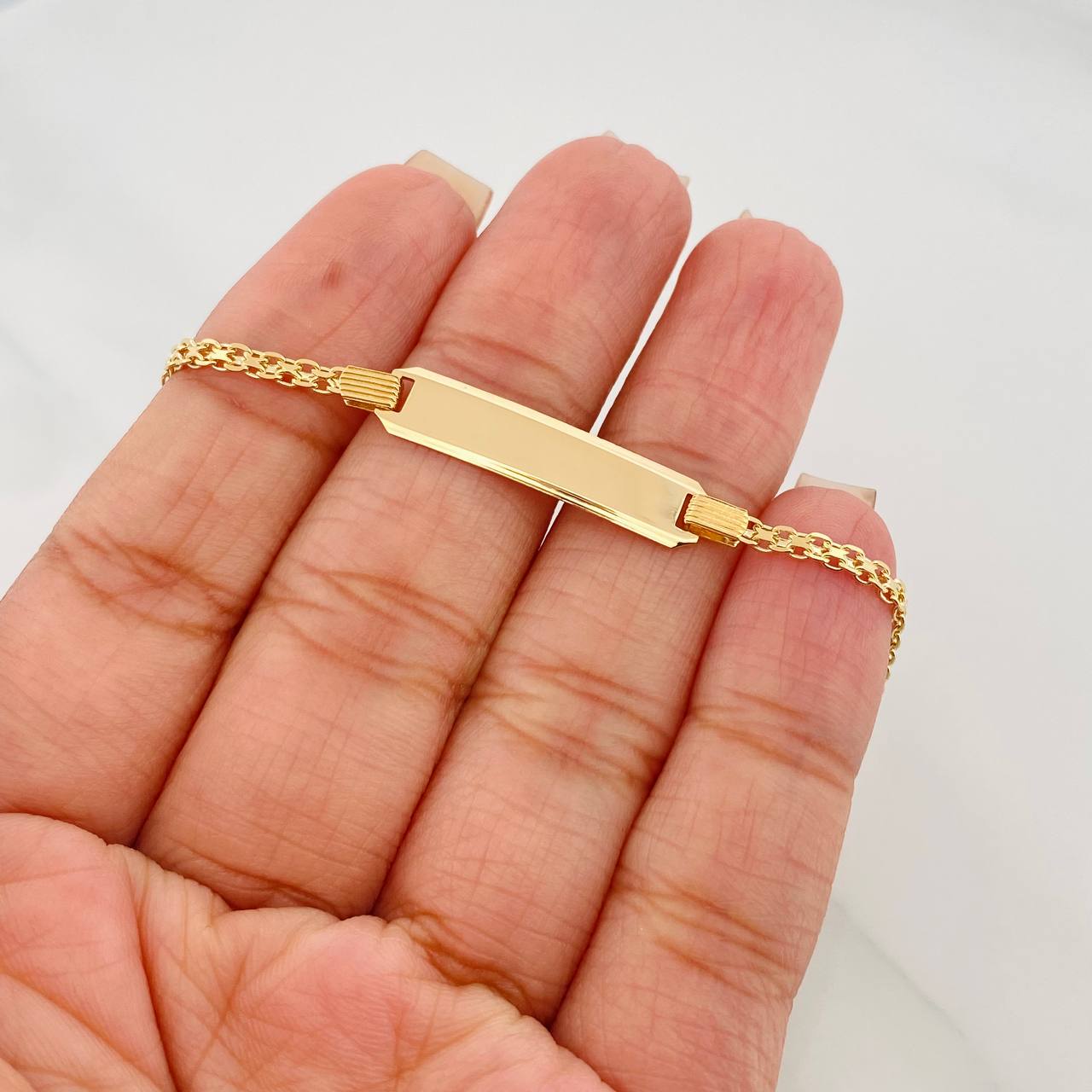 Pulso Placa Rectangular 3.1 g / 17 cm / 2.23 mm Oro Amarillo 18K