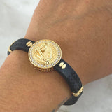 Pulso Caballo Circulo Texturizado 15.6gr / 19cm / Correa Silicona Negro Circones Blancos Oro Amarillo 18K