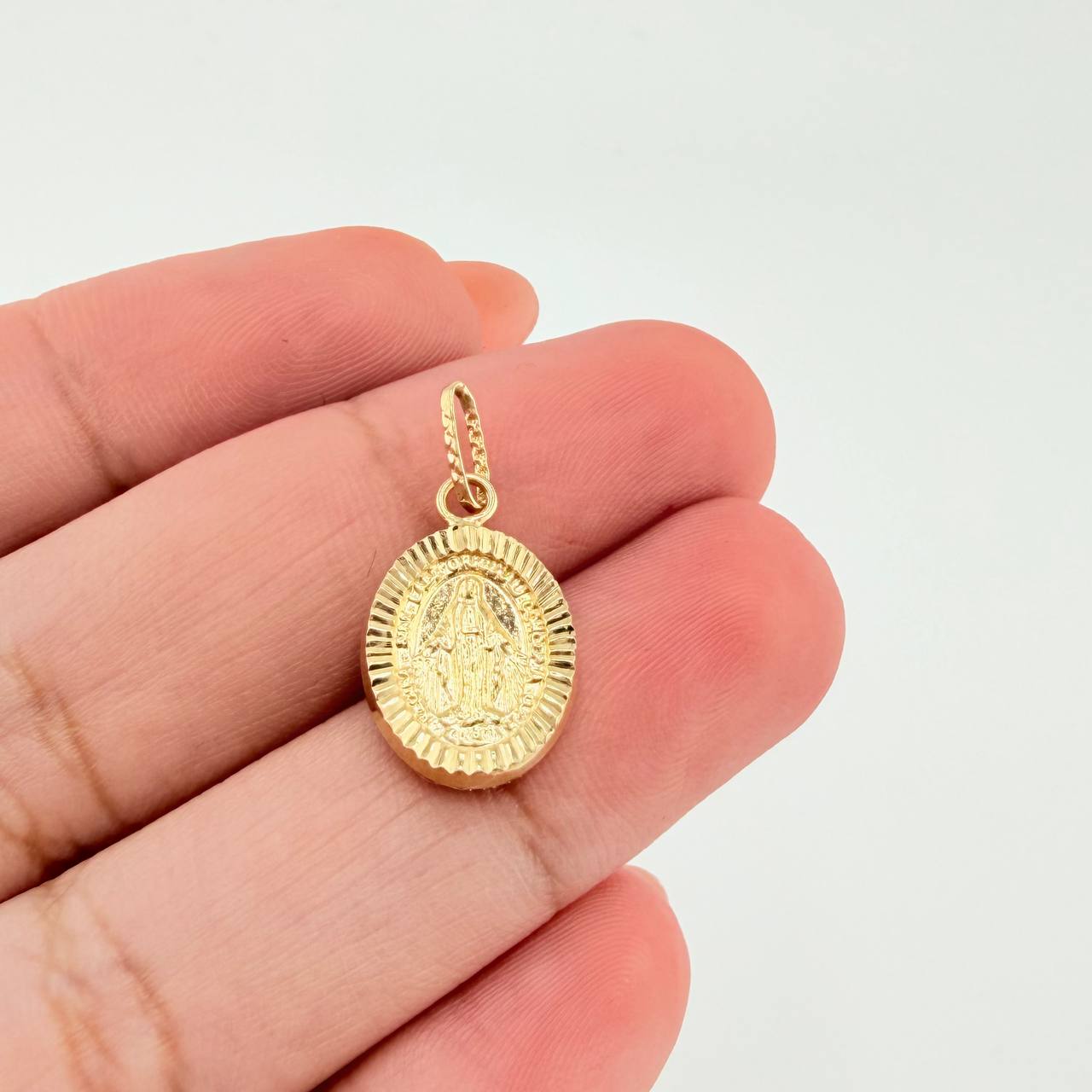 Dije Virgen Milagrosa 0.85gr / 2.2cm / Oro Amarillo 18K