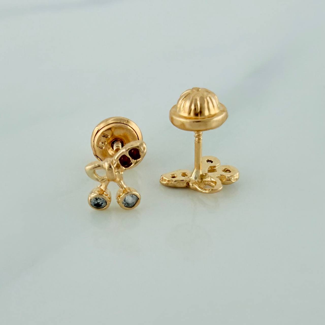 Topos Cerezas 0.75gr / 5.7mm Oro Amarillo 18K %
