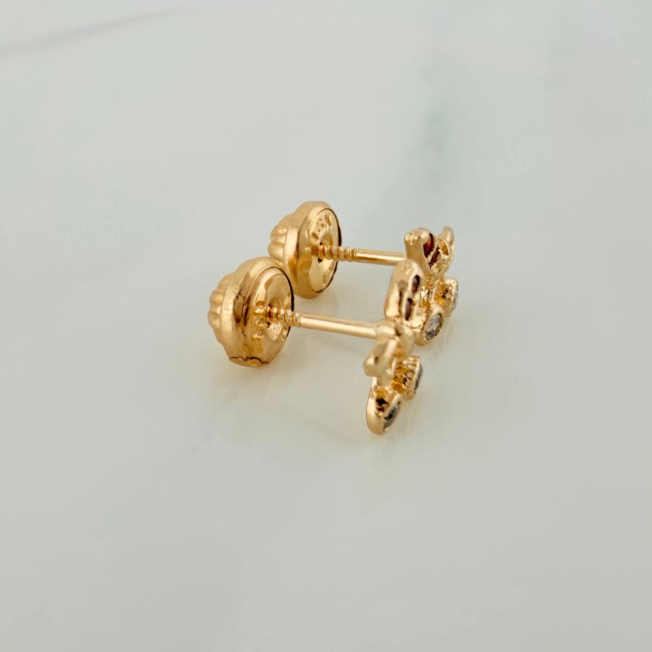 Topos Cerezas 0.75gr / 5.7mm Oro Amarillo 18K %