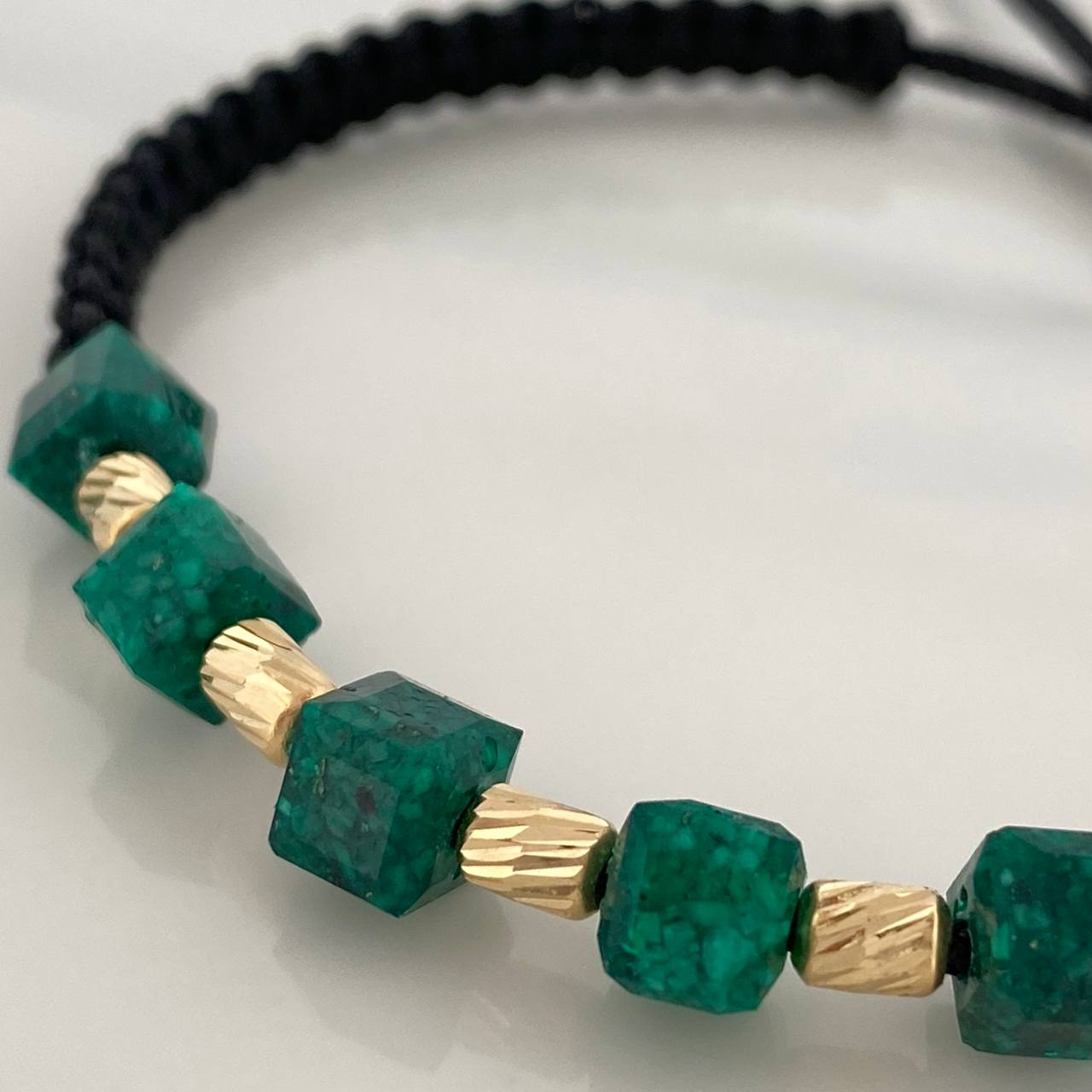 Pulsera Negra Morralla Cubica 5mm Cilindros 4 und Oro Amarillo 18K %