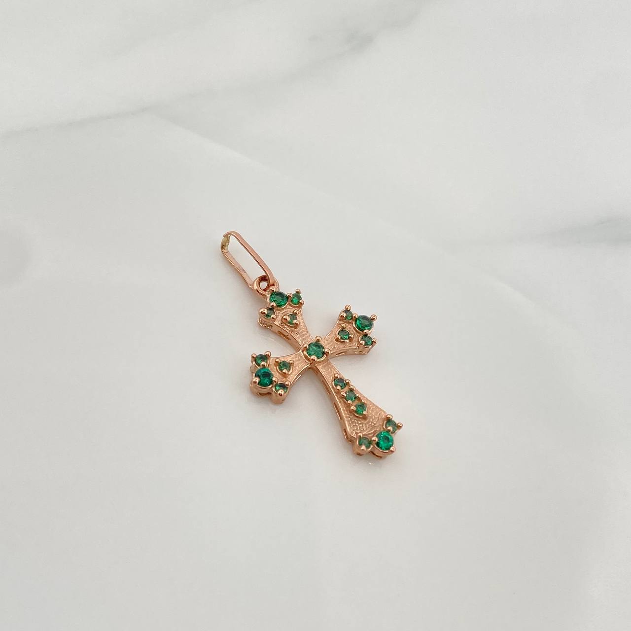 Dije Cruz Gotica 1.2gr / 2.8cm / Oro Rosa 18K %