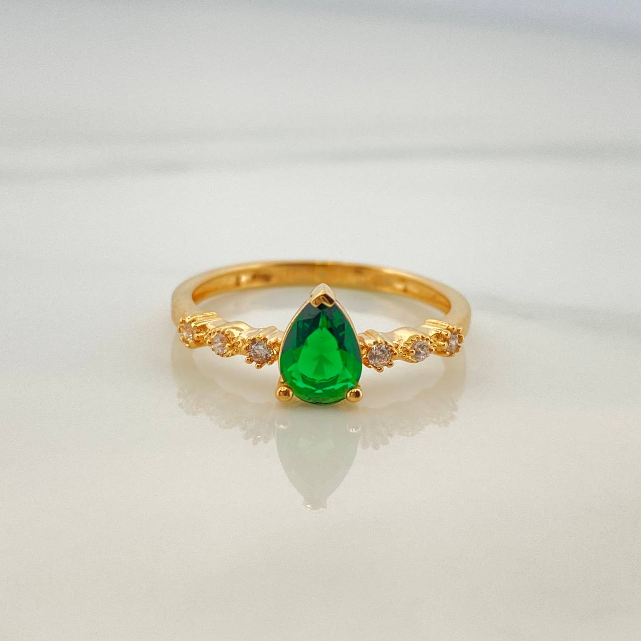 Anillo Solitario Gota 2.15gr / T7 / Oro Amarillo 18K %