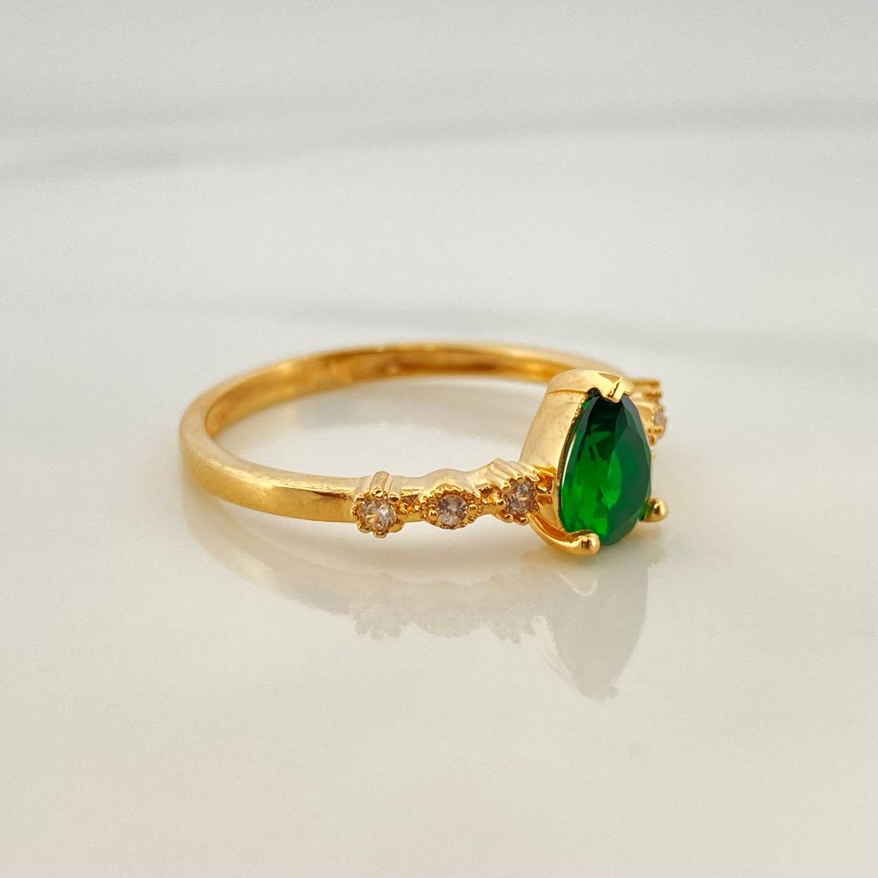 Anillo Solitario Gota 2.15gr / T7 / Oro Amarillo 18K %