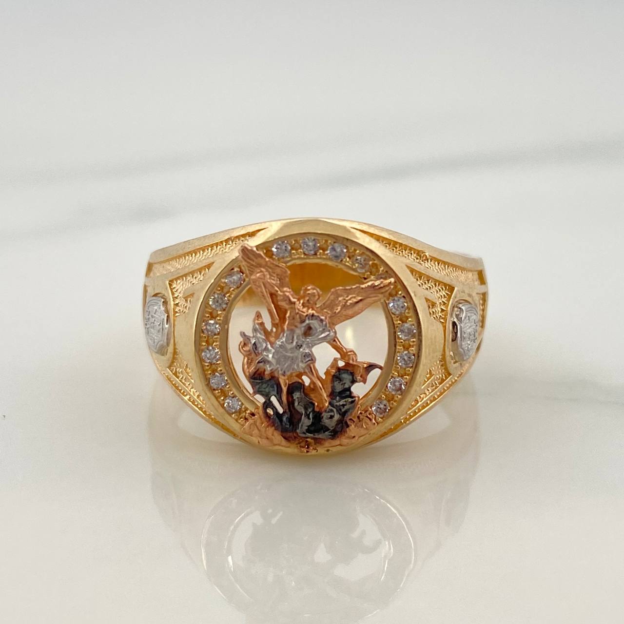 Anillo San Miguel Arcangel 5.15gr / T8 3/4 / Tres Oros 18K %