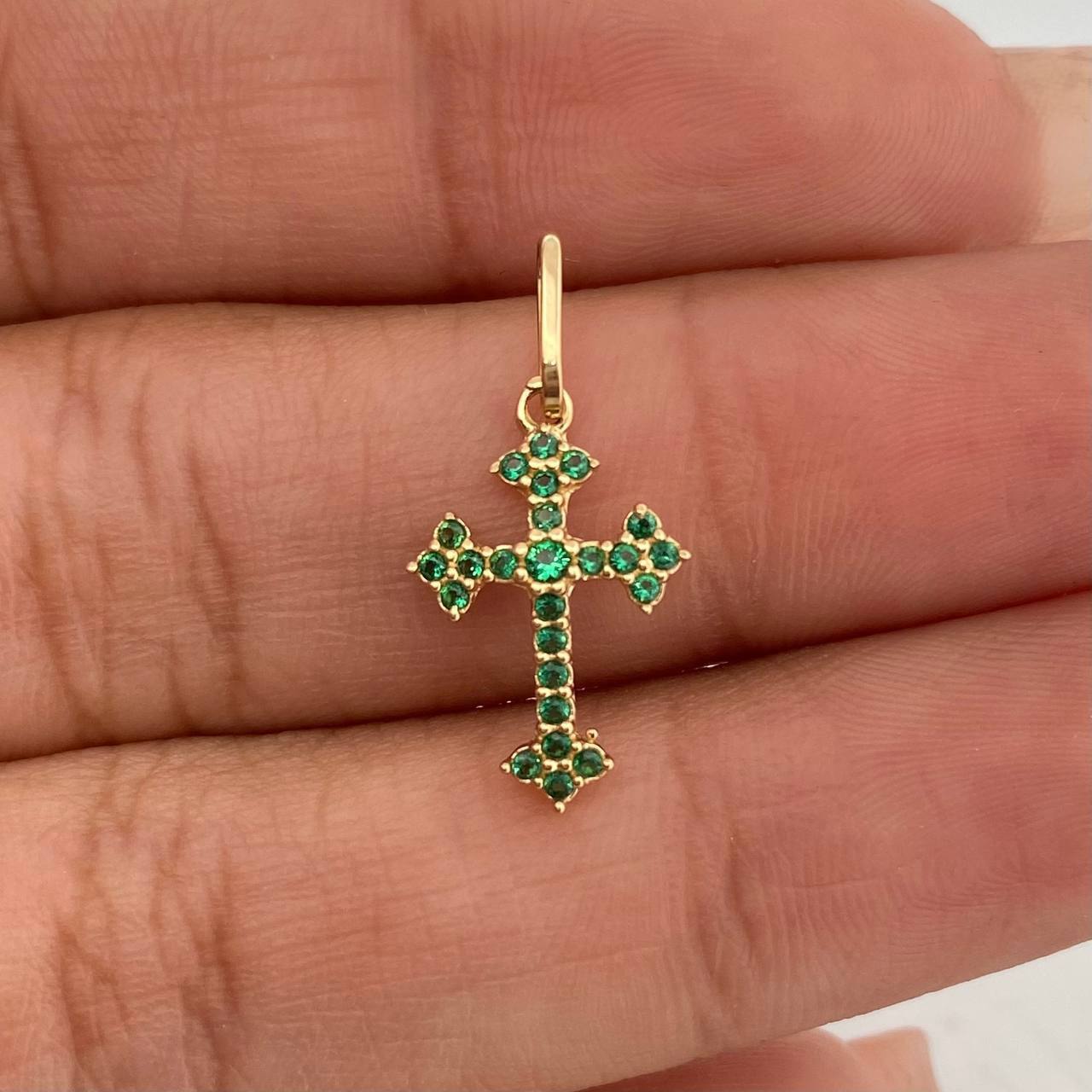 Dije Cruz Gotica 0.6gr / 2cm / Oro Amarillo 18K %