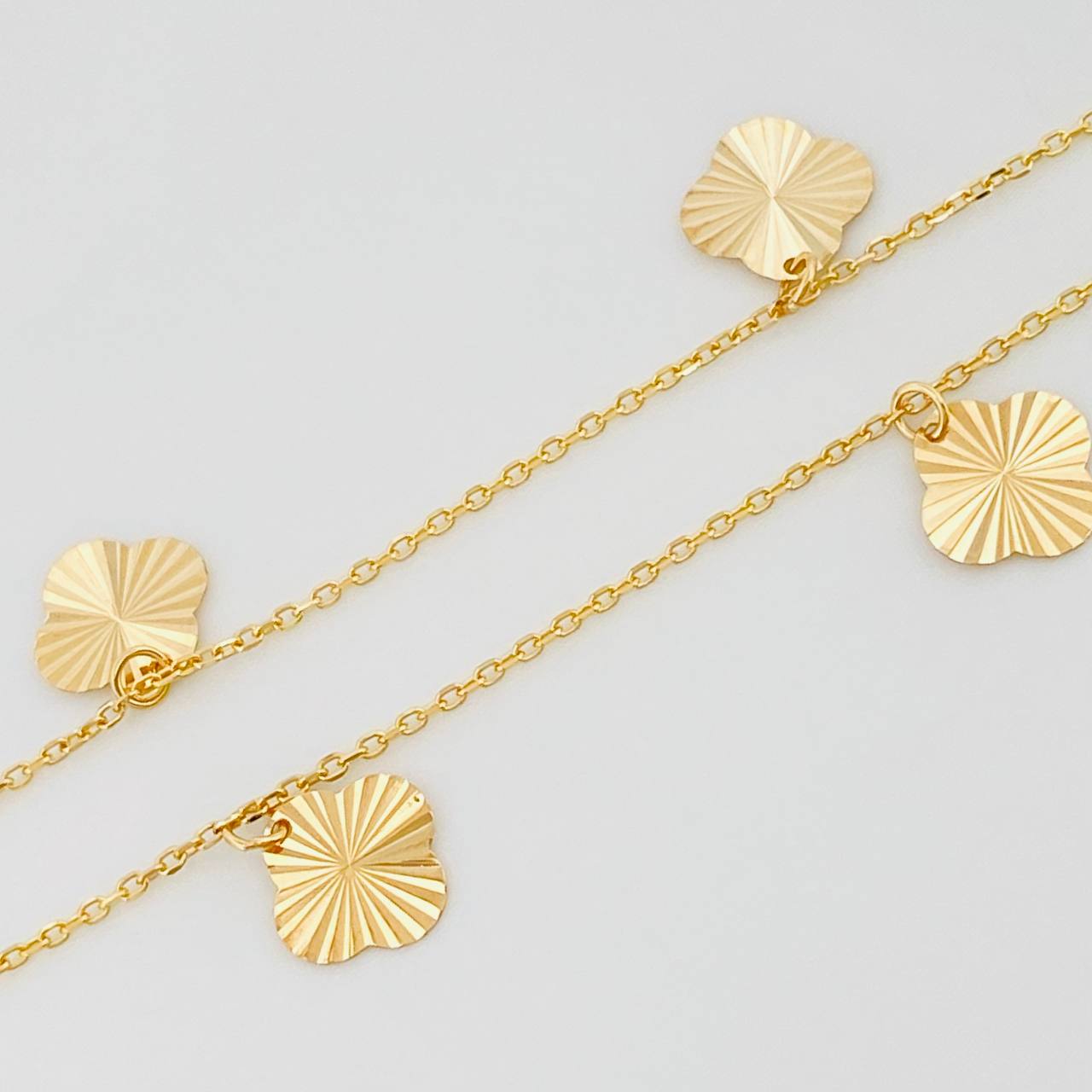 Pulso Modulable Aro Seguido Trebol 1.45 g / 15 cm - 17.5 cm / 0.8 mm Oro Amarillo 18K