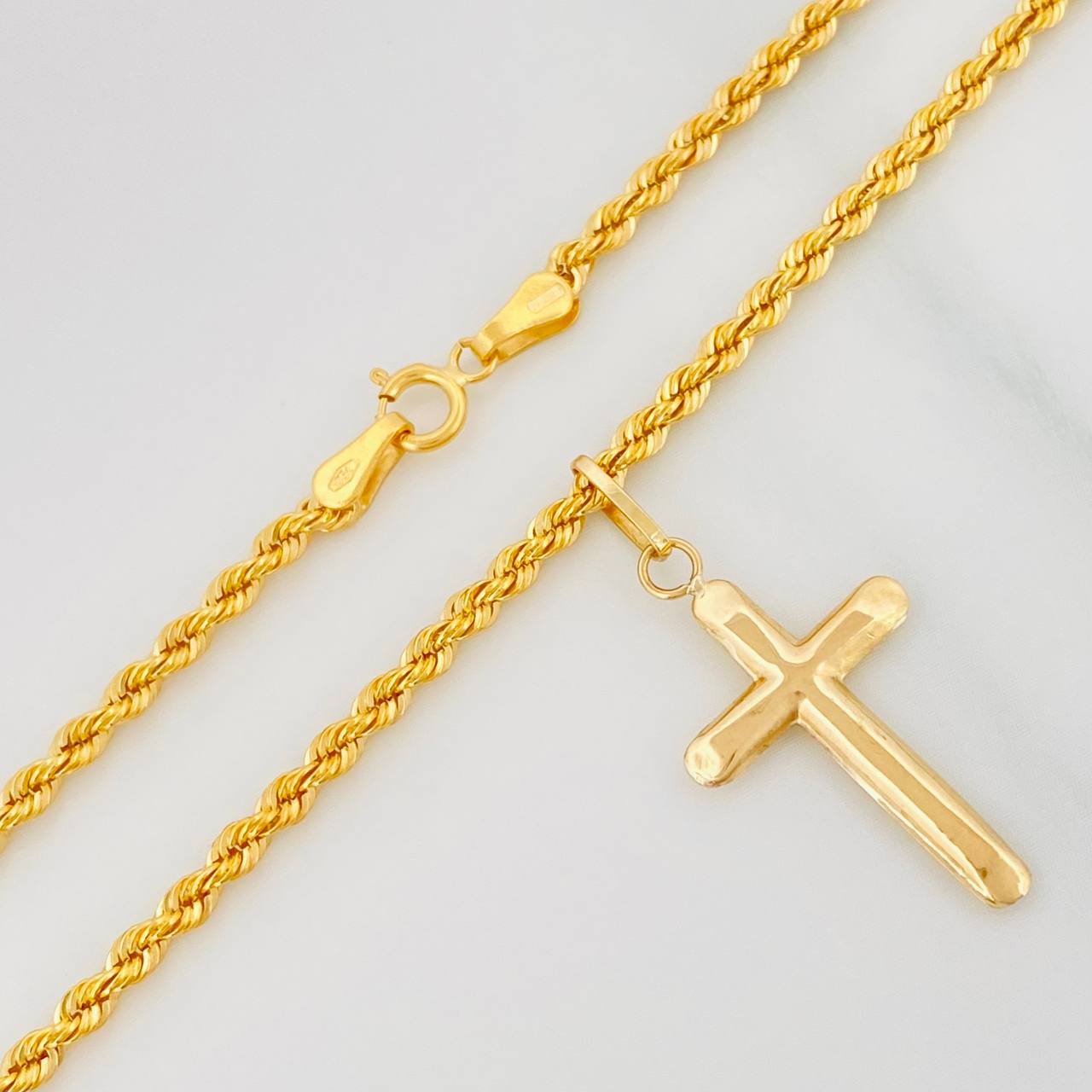 Set Cadena Lazo + Dije Cruz / 3.85 g / 60 cm Oro Amarillo 18K