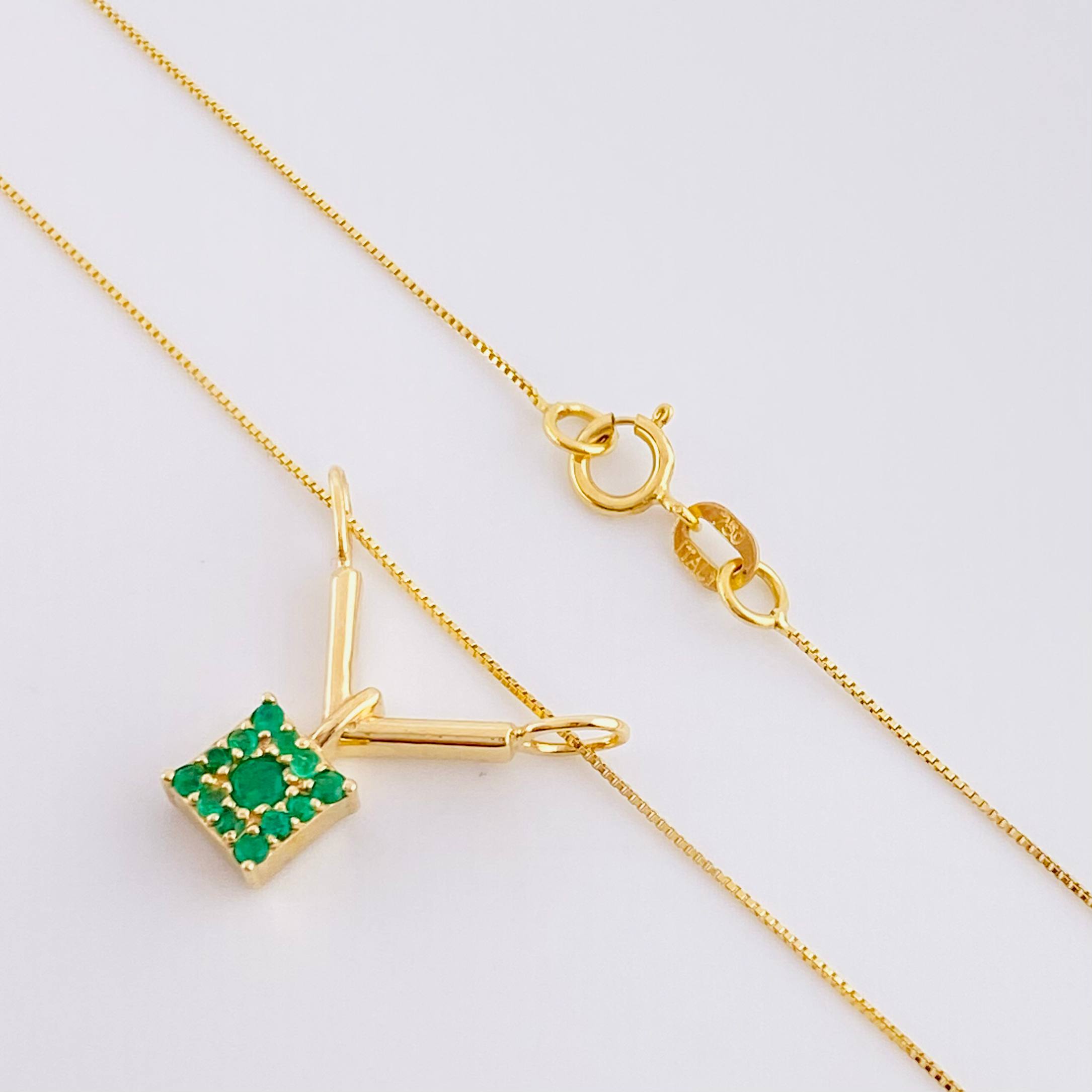 Cadena Veneciana + Dije Cuadrado Esmeralda 23Pts / 1.9 g / 17 3/4 in Oro Amarillo 18K (Joya) (A.C)