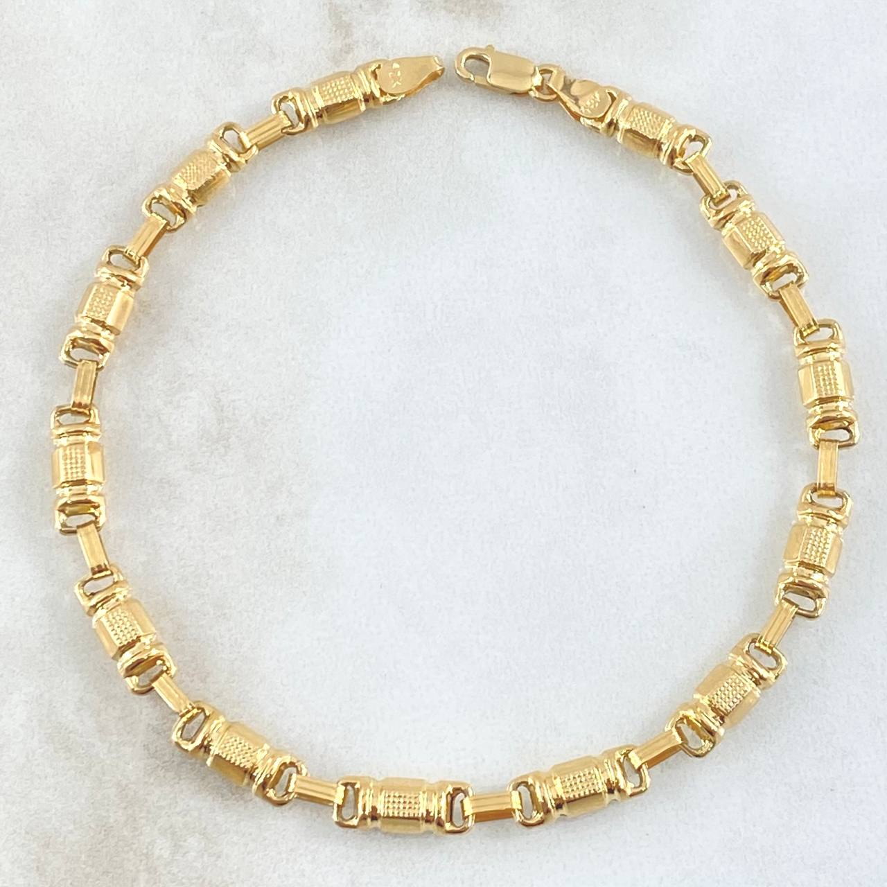 Pulso Barril Texturizado 5.15gr / 20cm / 4.4mm Oro Amarillo 18K ©